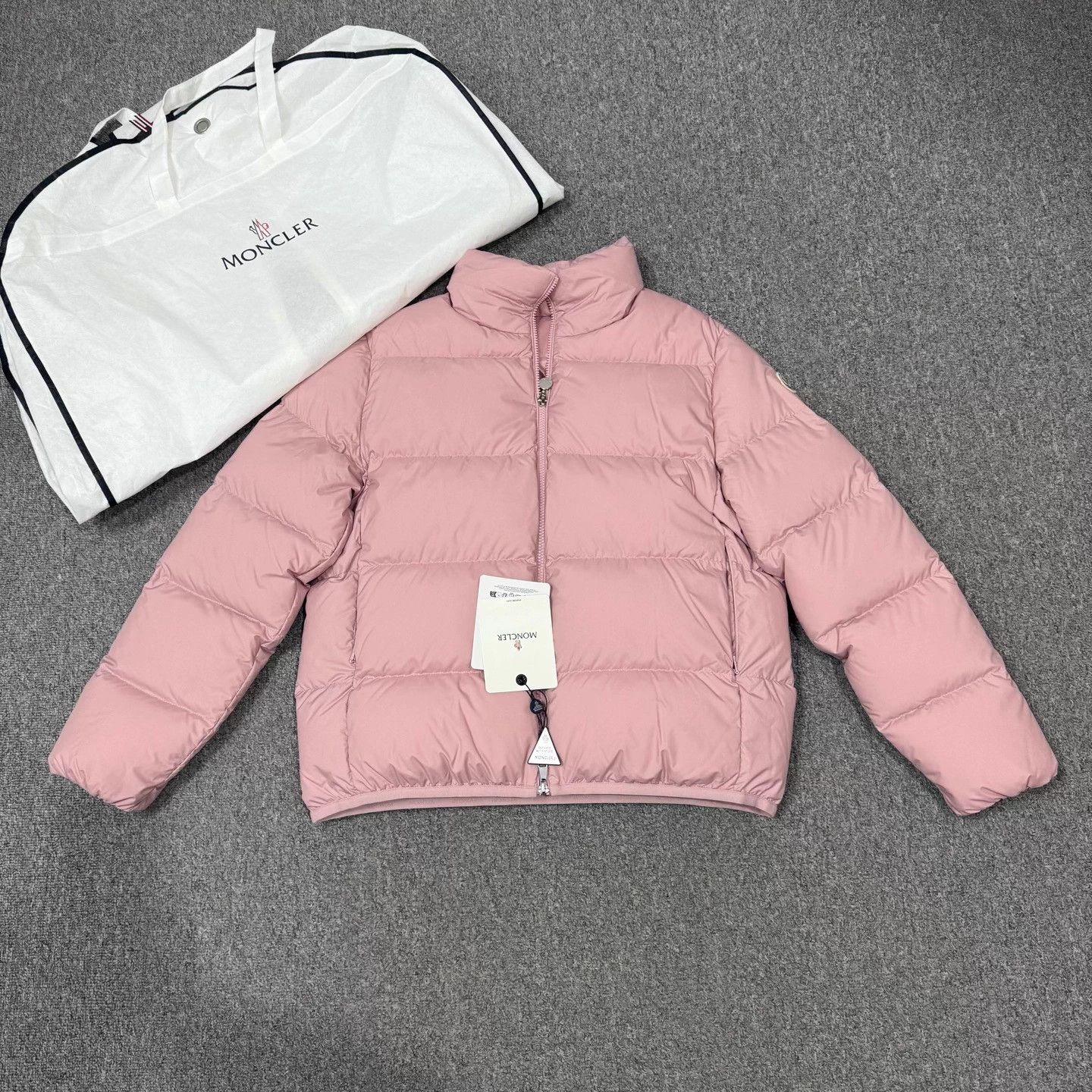 Moncler Moncler abbadia matt pink down jacket unused 2 Size M / US 6-8 / IT 42-44 - 1 Thumbnail