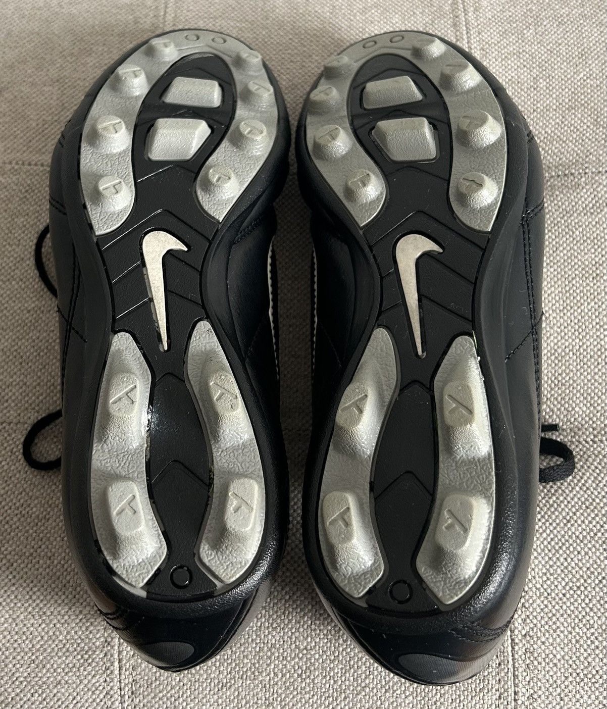 Nike Nike Rio Tiempo Youth Black Soccer Cleats Shoes 524396-010 Size US 6 / EU 39 - 12 Thumbnail