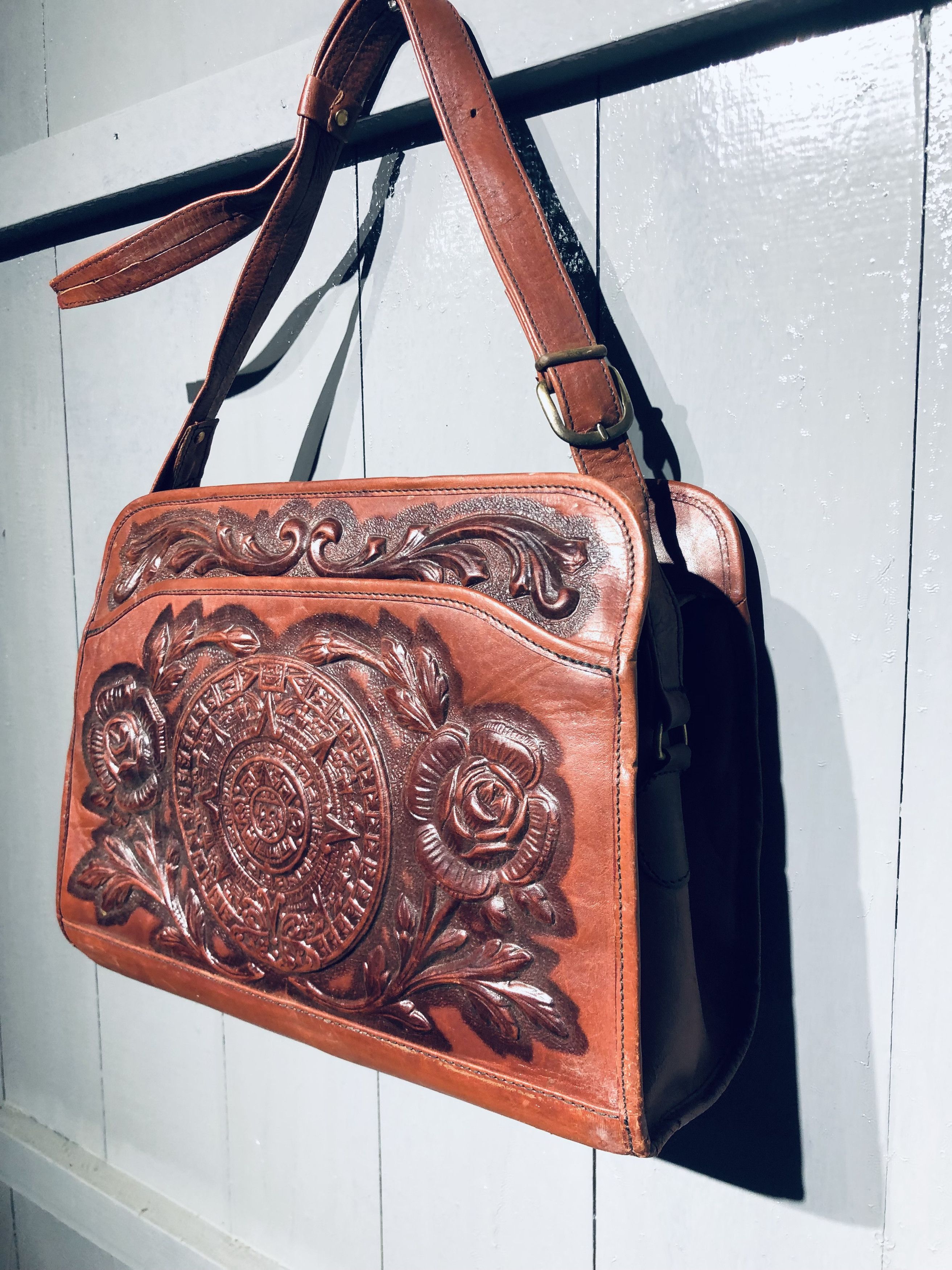 Leather × Vintage Vintage ‼️Mount-Abur Brown Carved Leather Shoulder Bag Size ONE SIZE - 1 Thumbnail