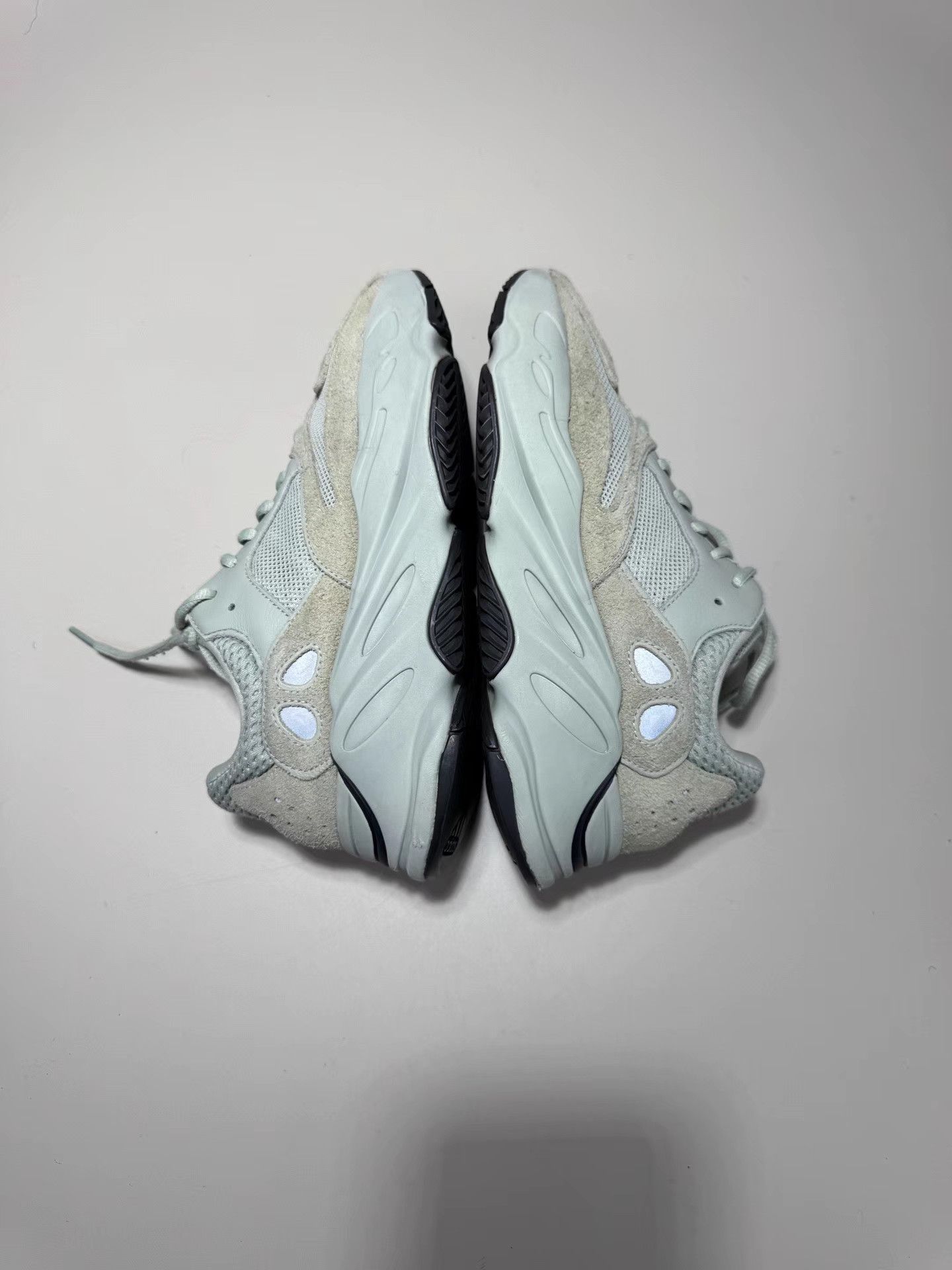 Adidas ADIDAS YEEZY700 Salt Casual Shoes Size US 7 / EU 40 - 5 Thumbnail