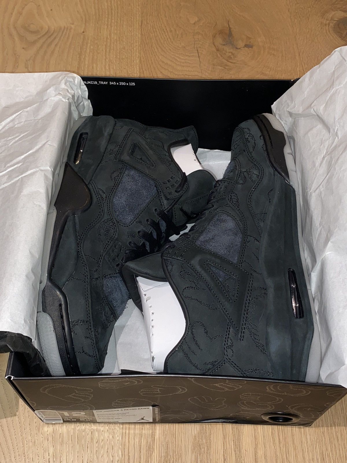 Jordan Brand × Kaws × Nike Jordan 4 Retro KAWS Black Size US 12 / EU 45 - 2 Thumbnail