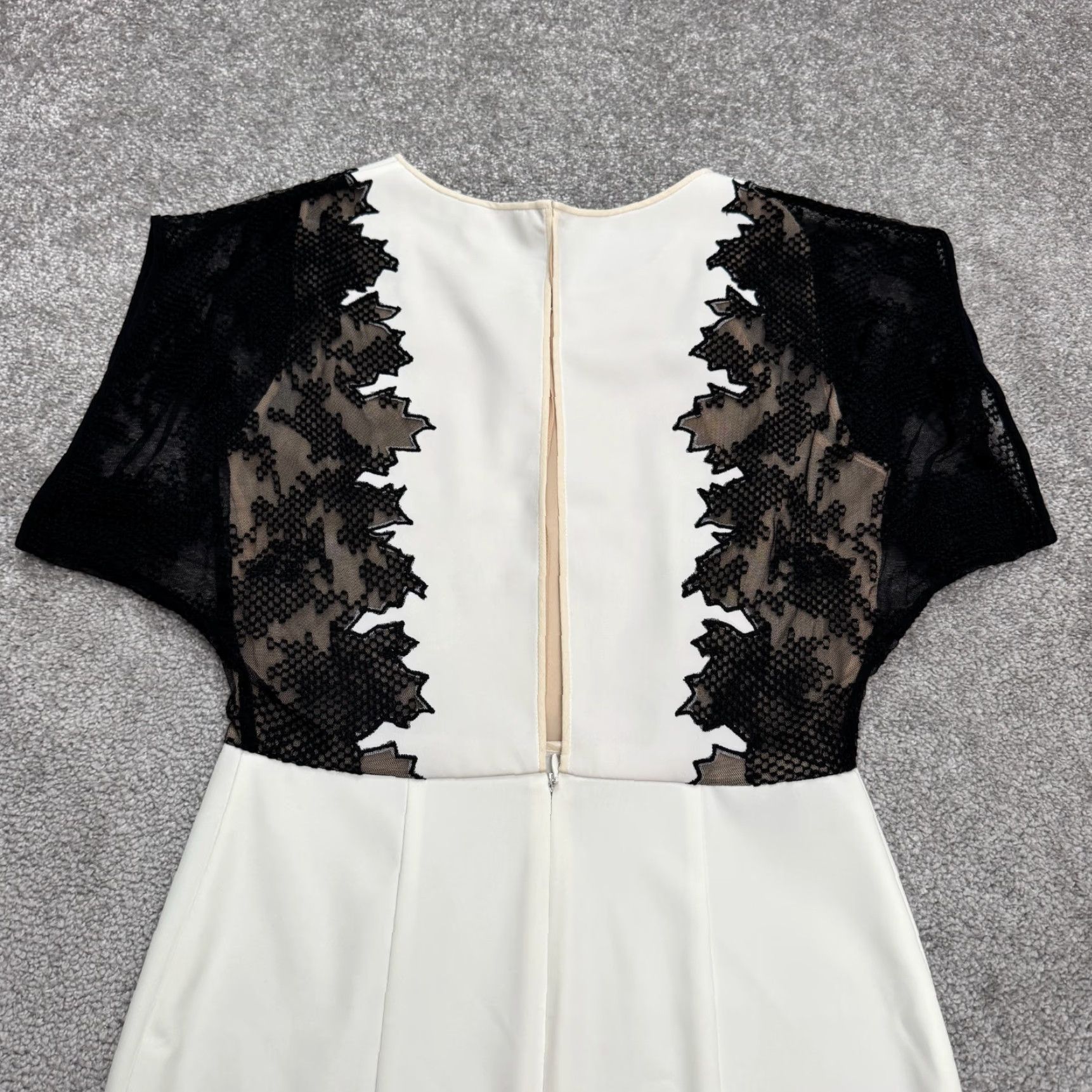 BCBGMAXAZRIA Dress Sheath Midi Womens XXS White Black Lace Panel Runaway  Crew Neck Short Sleeve Vintage