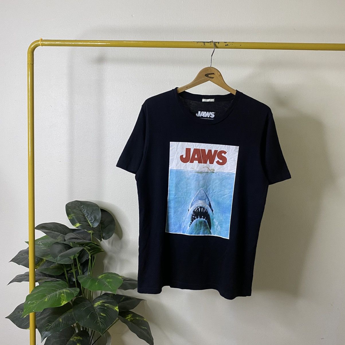 GU GU x Universal Studios Jaws OG Movie Poster Collaboration T Size US L / EU 52-54 / 3 - 1 Thumbnail