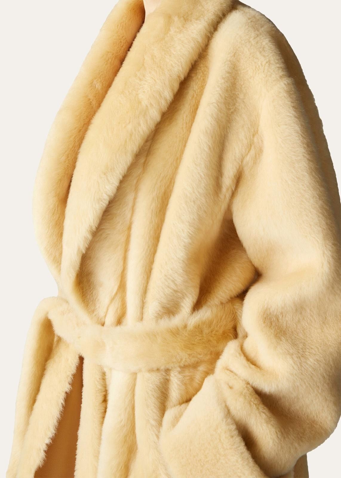 Loro Piana o1srvl11e1124 Long Shearling Thierry Coat in Yellow Size M / US 6-8 / IT 42-44 - 4 Thumbnail