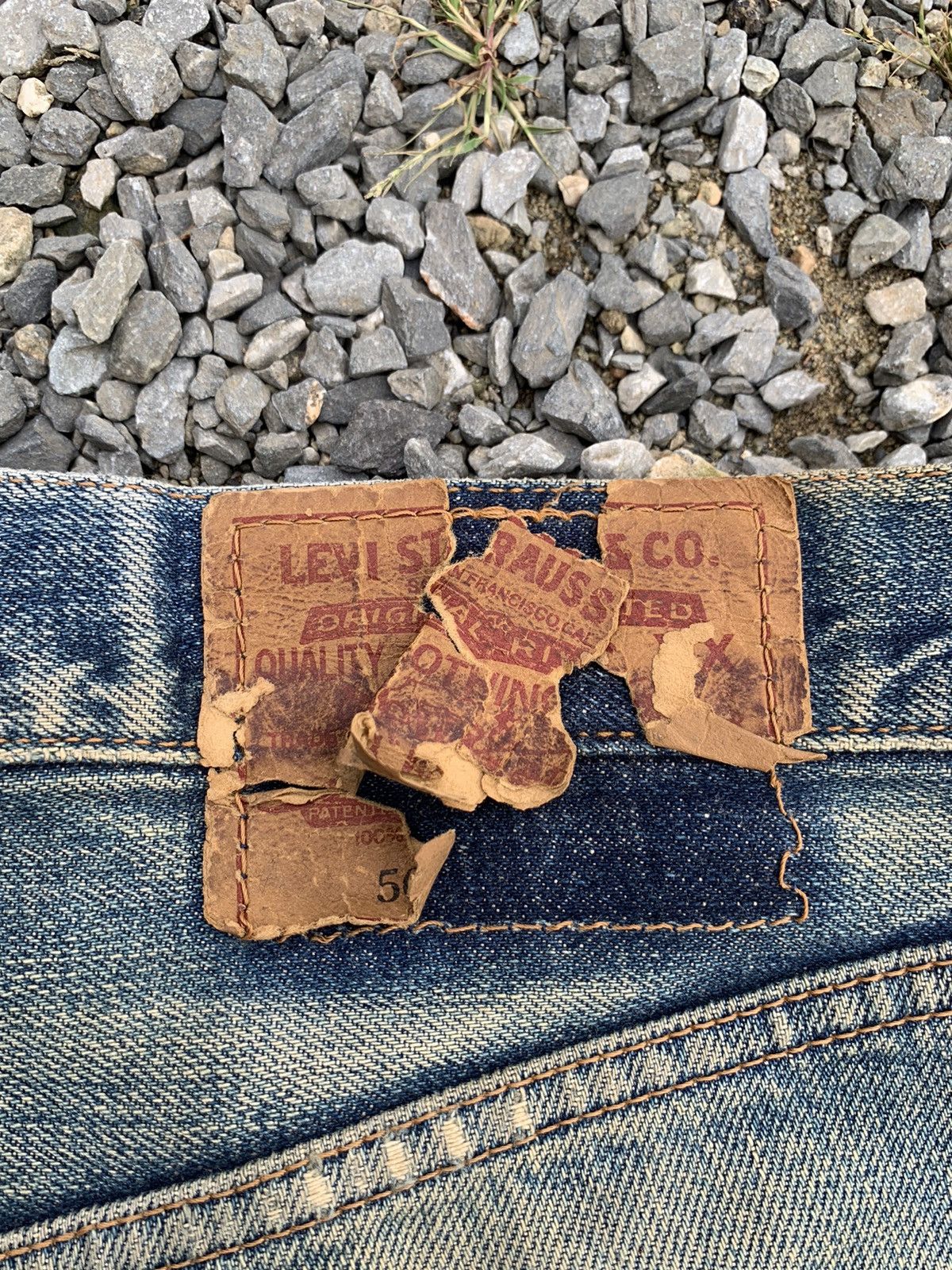 Levi's VINTAGE LEVI’S BIG E 502 J22 SELVEDGE RUSTY DISTRESSED DENIM Size US 31 - 10 Thumbnail