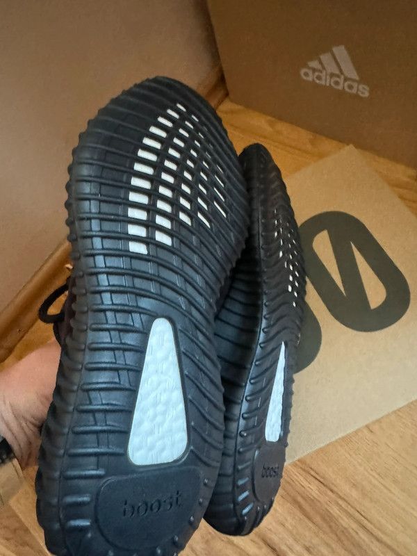 Kanye West × Yeezy Adidas Yeezy boost Yeezy 350 v2 onyx EU38 US5,5 Size US 5.5 / EU 38 - 4 Thumbnail