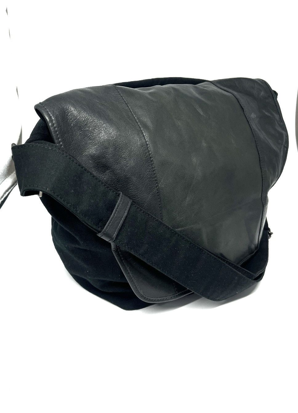 Takeo Kikuchi Authentic Takeo Kikuchi Massenger Bag Size ONE SIZE - 4 Thumbnail