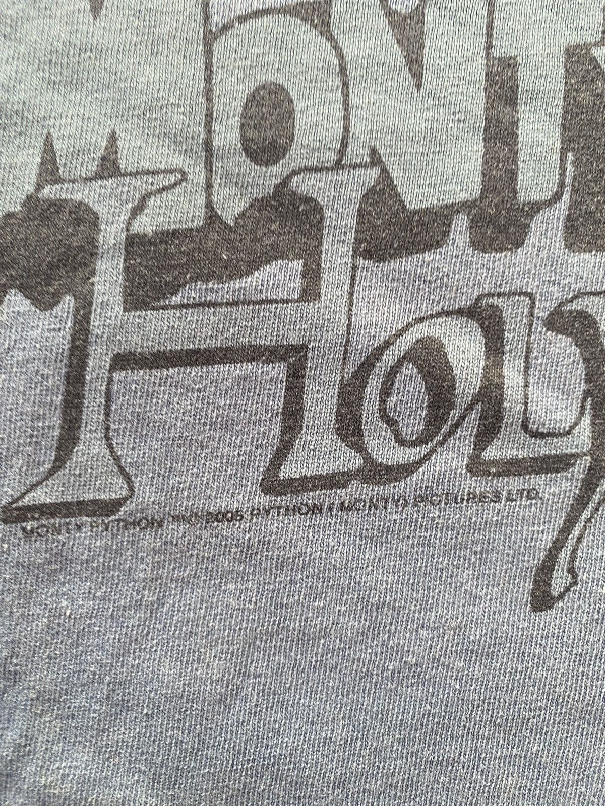 Vintage Vintage 2005 Monty Python Abe The Holy Grail T Shirts Size US L / EU 52-54 / 3 - 3 Thumbnail