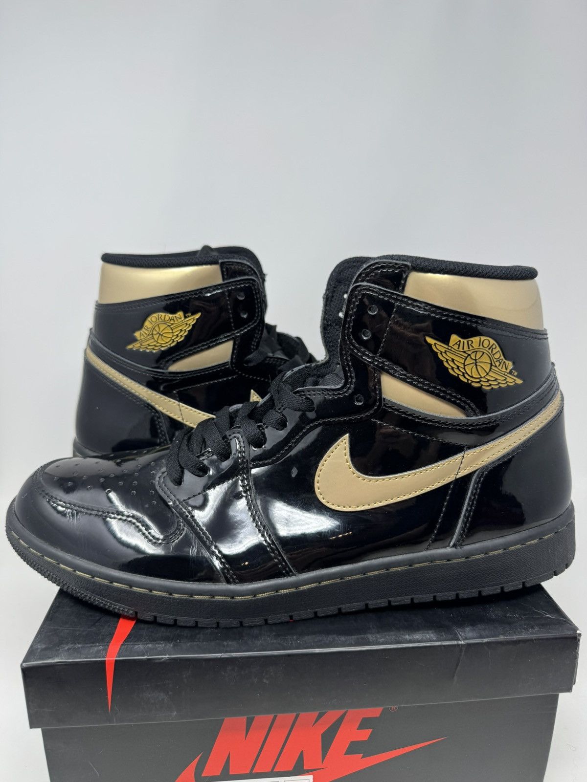 Jordan Brand Nike Air Jordan 1 Retro High Og Black Metallic Gold Size US 13 / EU 46 - 3 Thumbnail