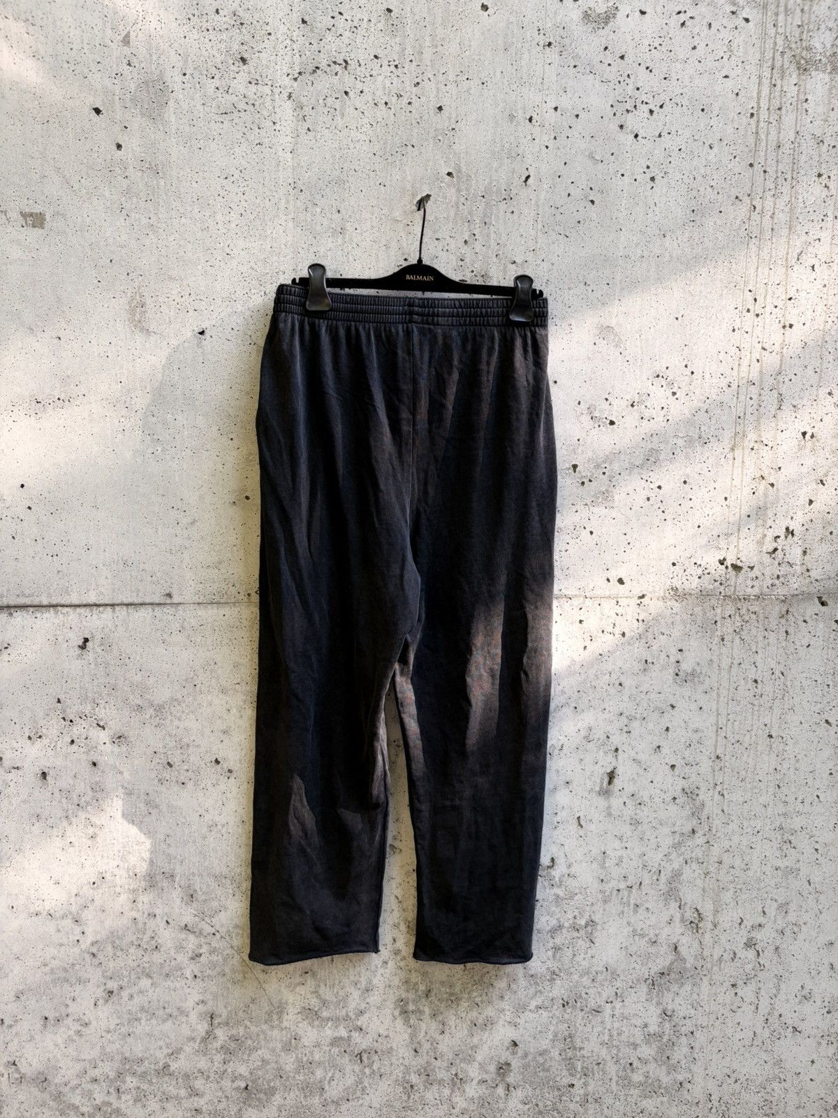 Balenciaga Balenciaga Cropped Sweatpants washed black Size US 32 / EU 48 - 2 Thumbnail