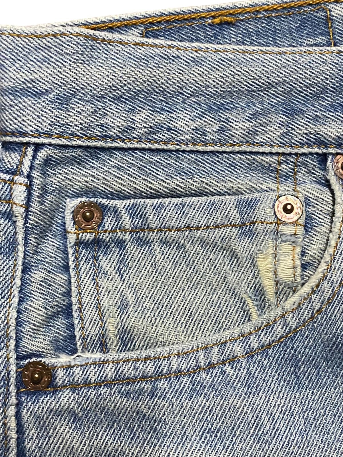 Levi's Vintage Clothing Vintage Levis 501 90’s Faded Light Wash Loose Jeans Size US 31 - 9 Thumbnail