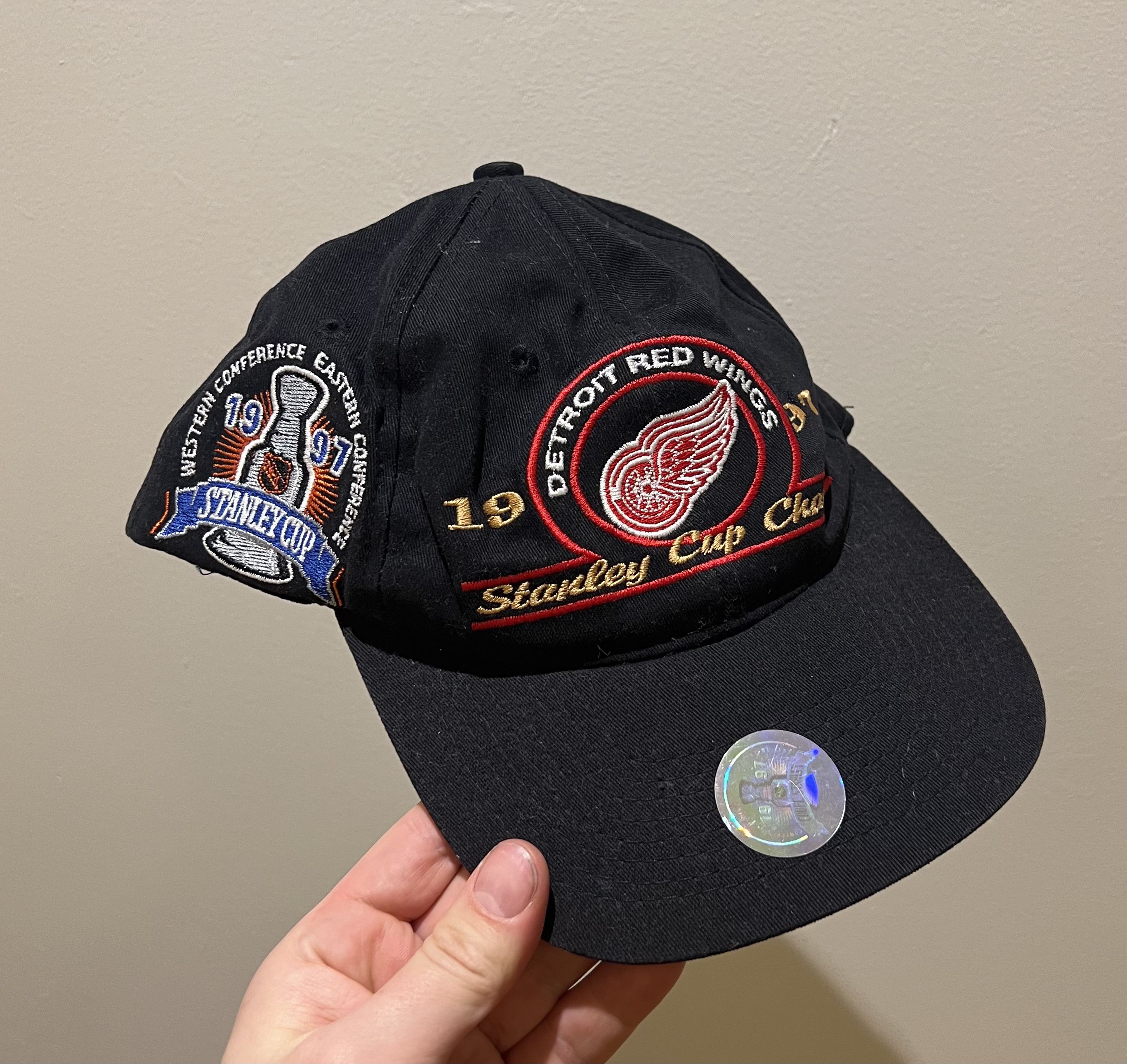 Vintage Detroit Redwings 1997 Stanley Cup Champions Hat Size ONE SIZE - 1 Thumbnail