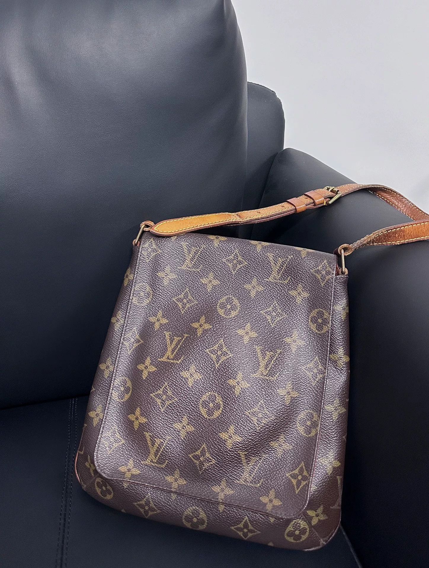 Louis Vuitton Louis Vuitton White Shoulder Bag 39 Women Size ONE SIZE - 1 Thumbnail