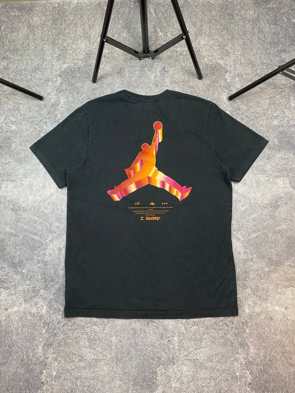 Nike × Vintage Vintage Nike Jordan Faded Tee Shirt Size US L / EU 52-54 / 3 - 1 Thumbnail