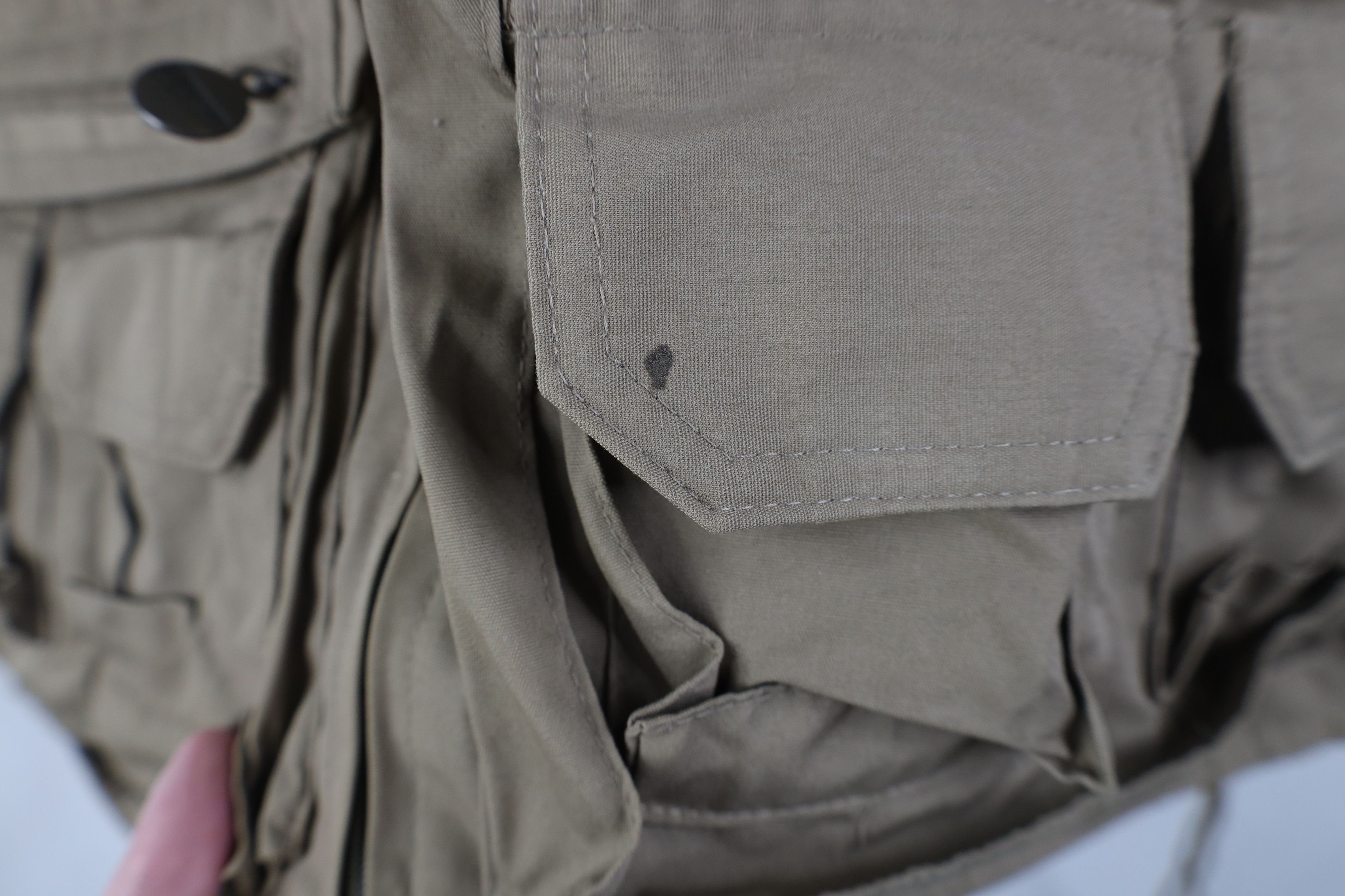 Vintage Vintage 90s Streetwear Tactical Full Zip Vest Jacket Beige Size US L / EU 52-54 / 3 - 8 Thumbnail