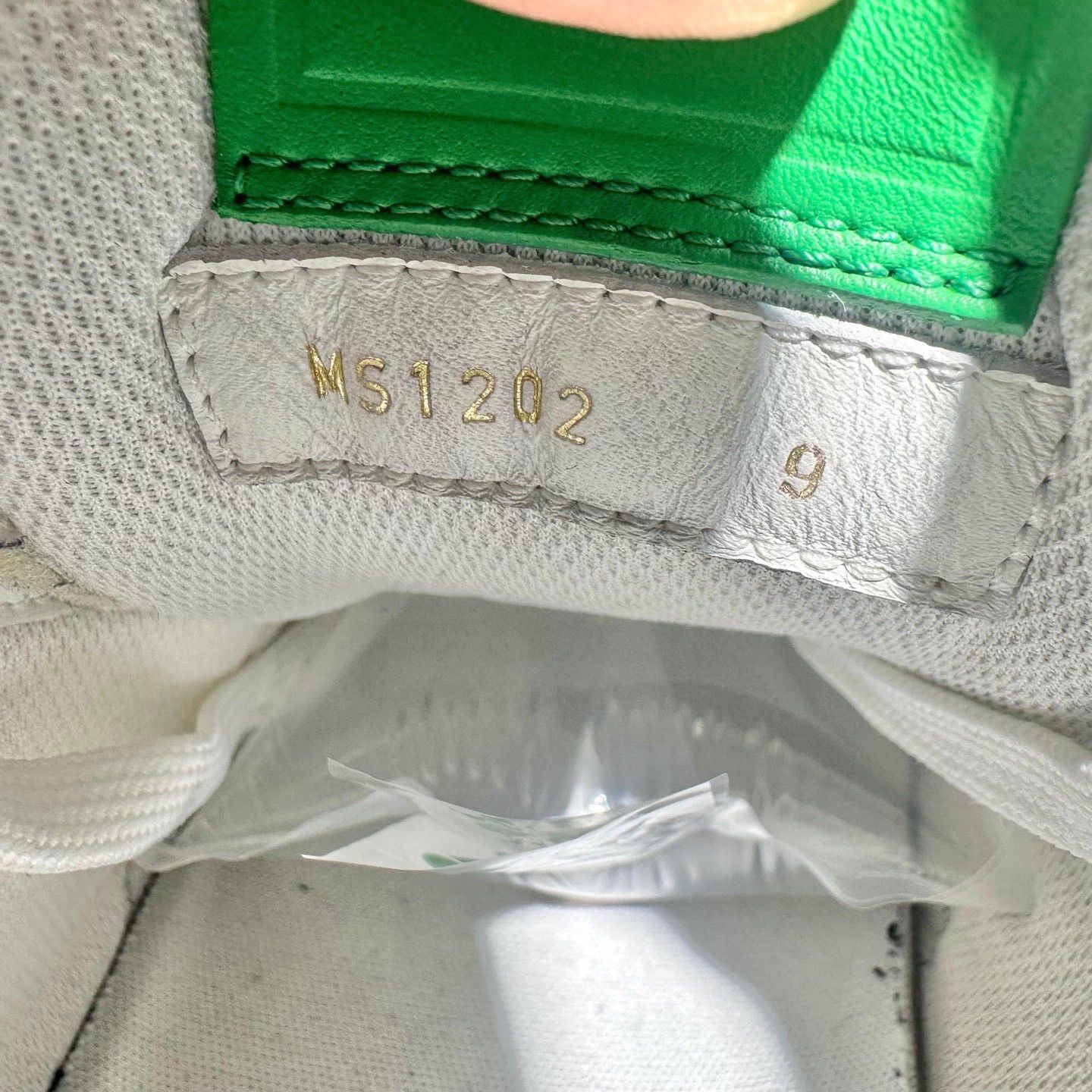 Louis Vuitton Louis Vuitton Trainer White/Green Embossed Print 9/43 Mint Size US 9 / EU 42 - 6 Thumbnail