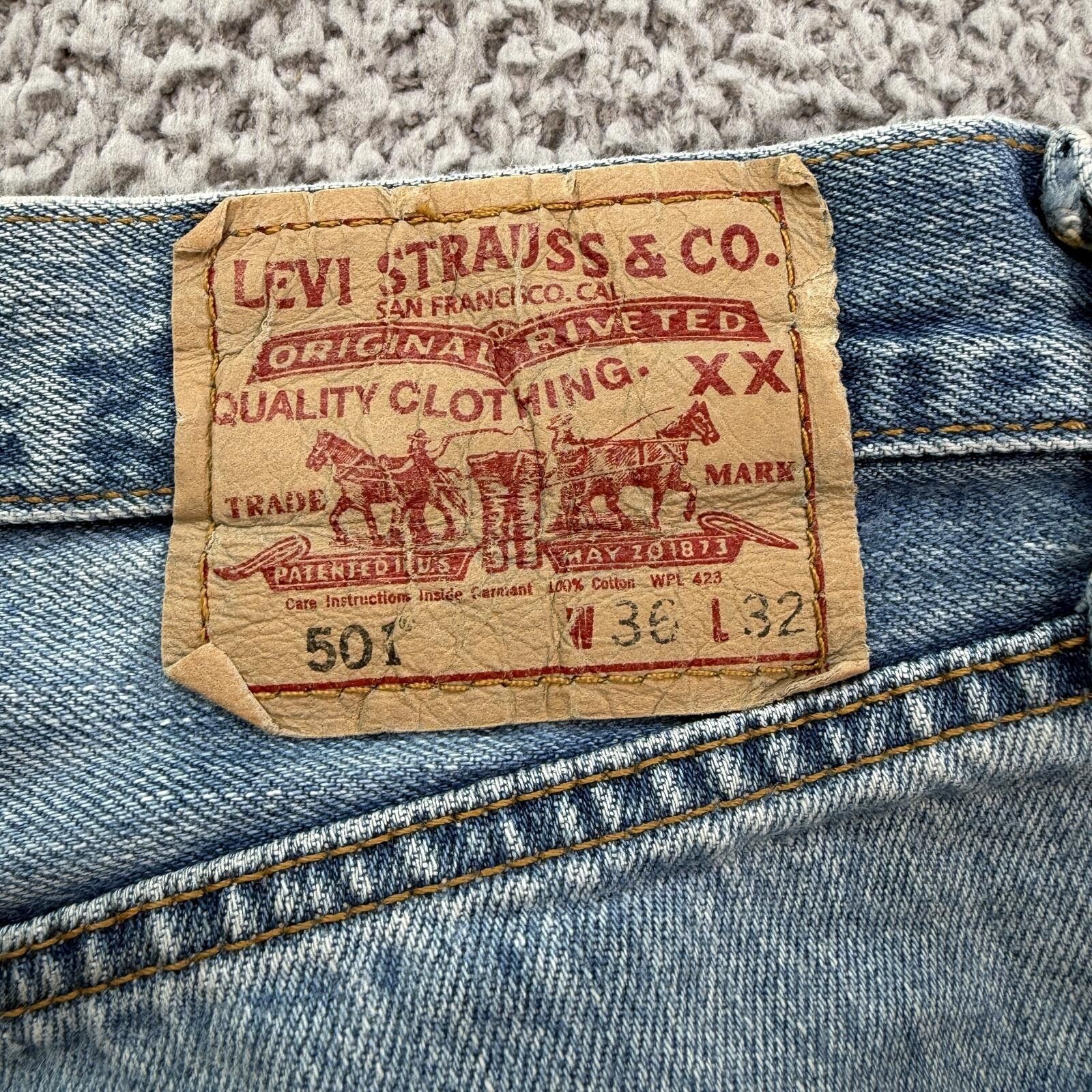 Levi's Levis 501 Jeans Mens 36x32 Light Wash Straight Leg Button Size US 36 / EU 52 - 3 Thumbnail