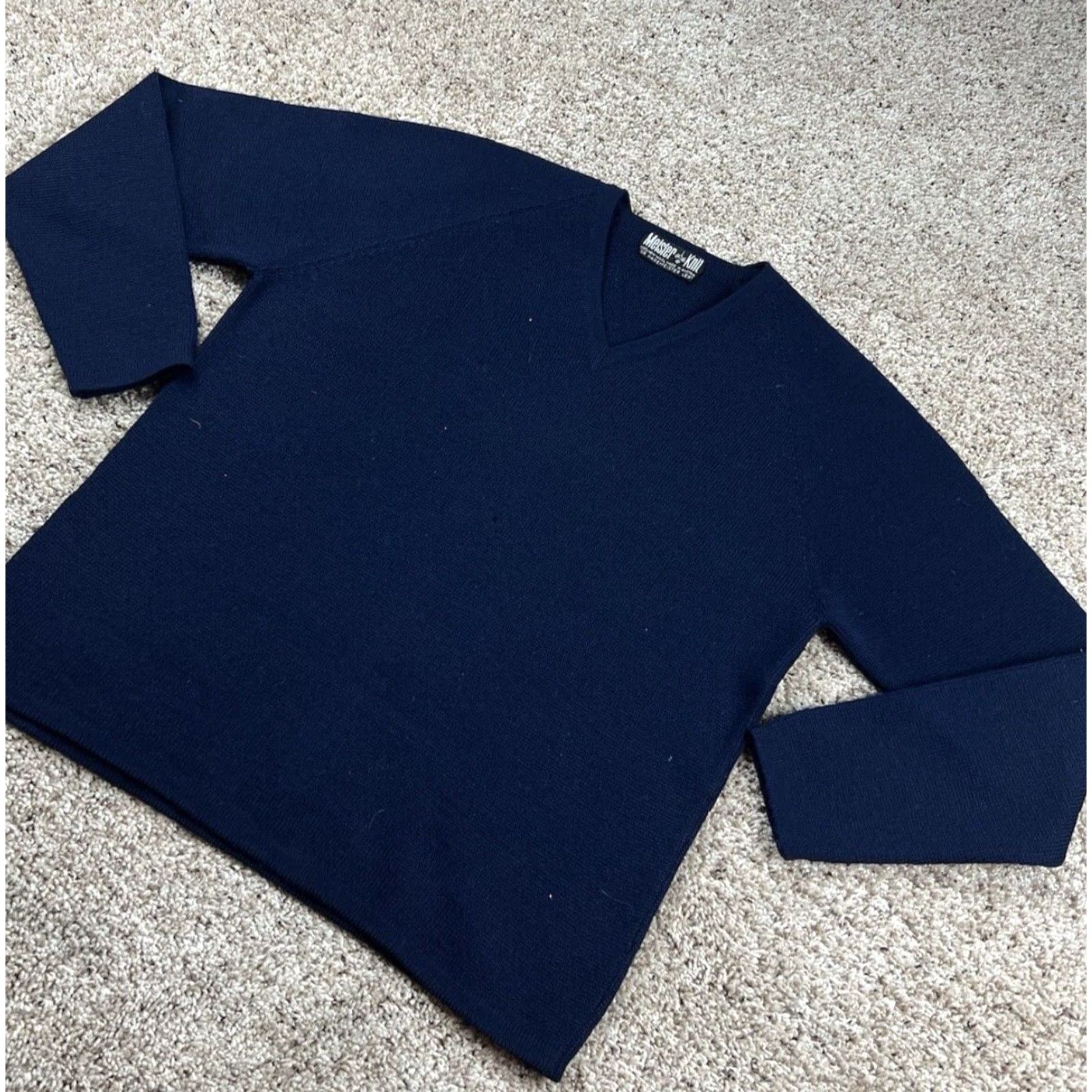 Vintage VINTAGE MEISTER Sweater Womens Large Wool Blue V-Neck Long Sleeve Pullover Knit 100% Wool Classic Preppy Snowfall Fall Winter Negl? Size L / US 10 / IT 46 - 2 Thumbnail
