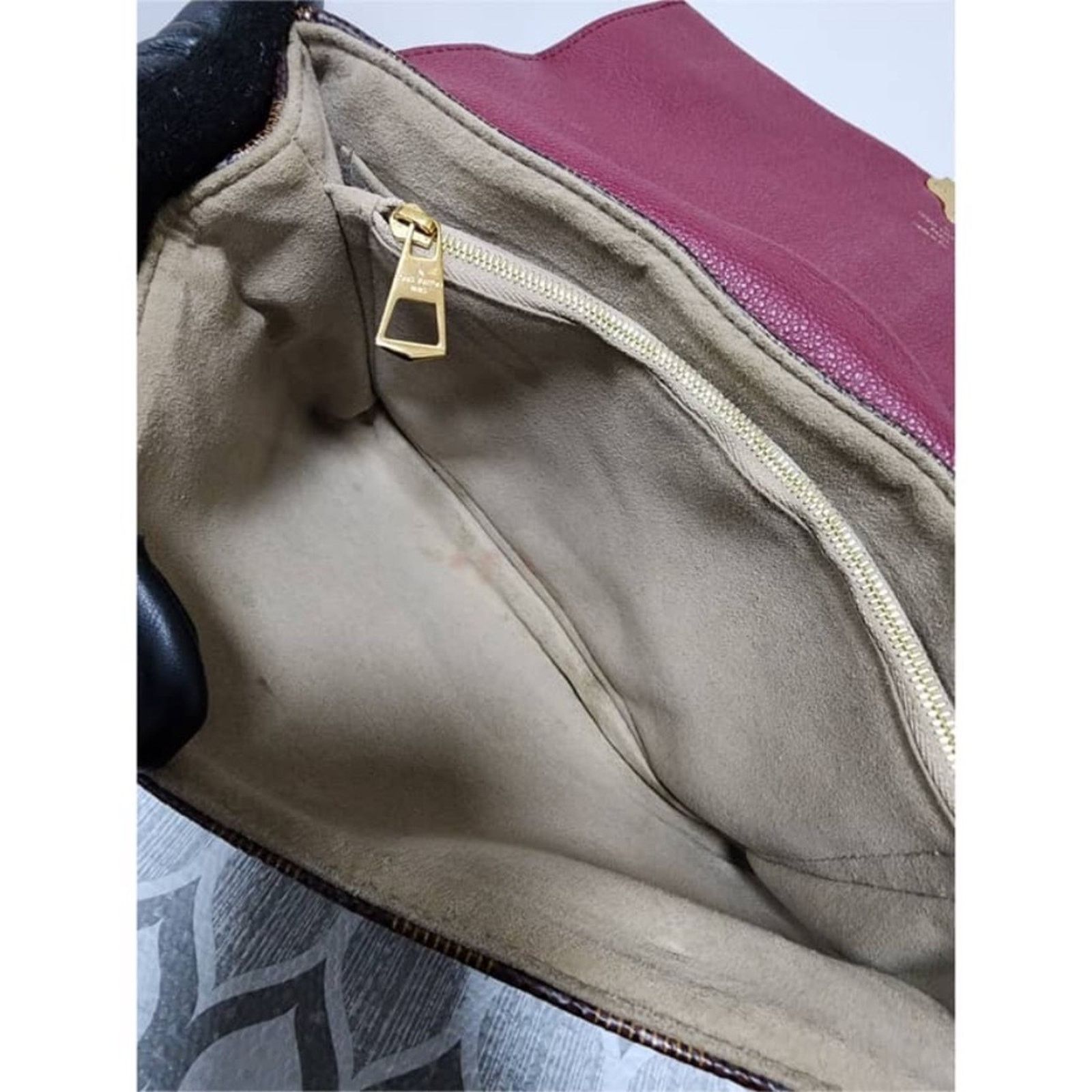 Louis Vuitton Aut Louis Vuitton Damier Ebene Clapton PM Shoulder Bag Brown Size ONE SIZE - 11 Thumbnail