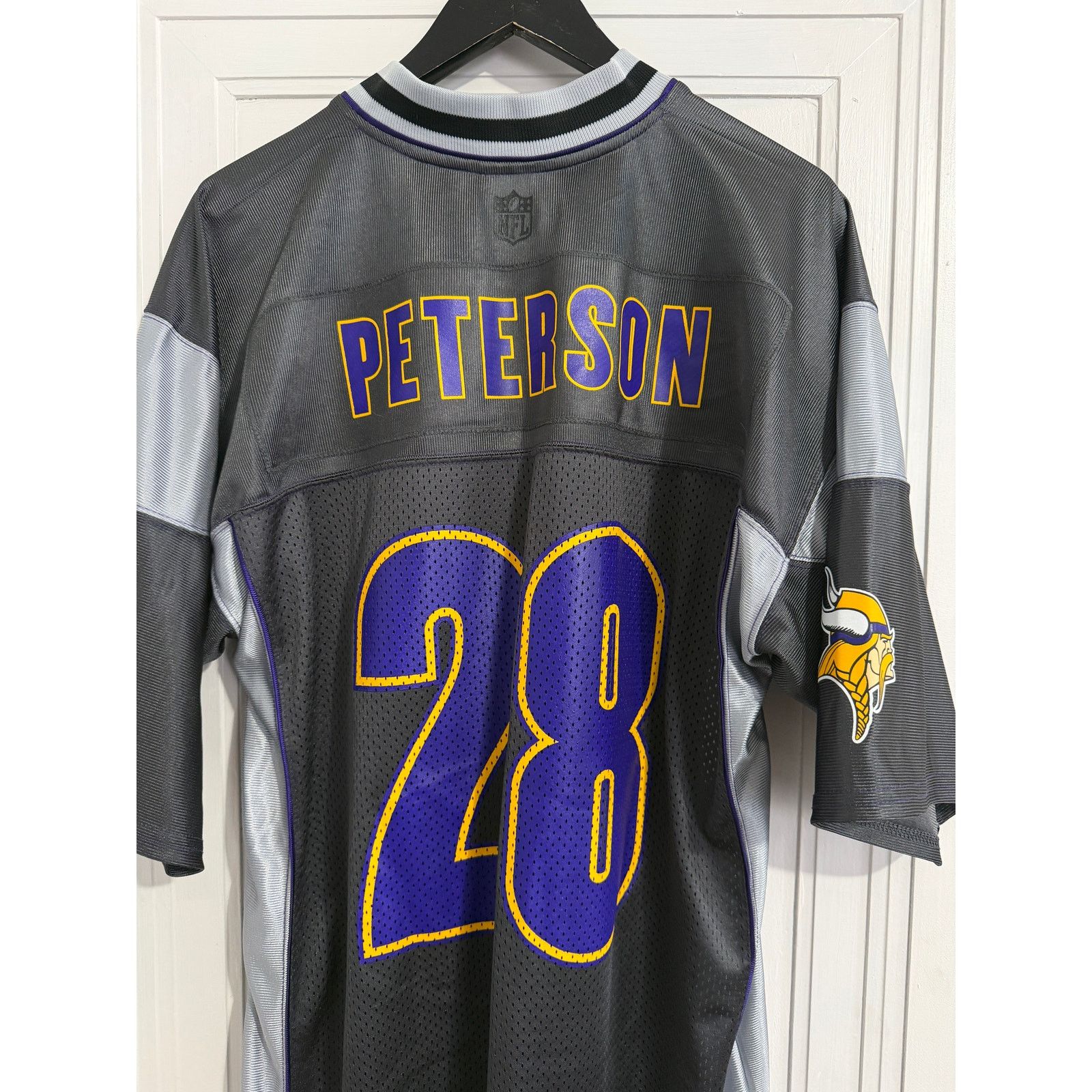 NFL Adrian Peterson Minnesota Vikings Gray Football Jersey Sz L Size US L / EU 52-54 / 3 - 5 Thumbnail