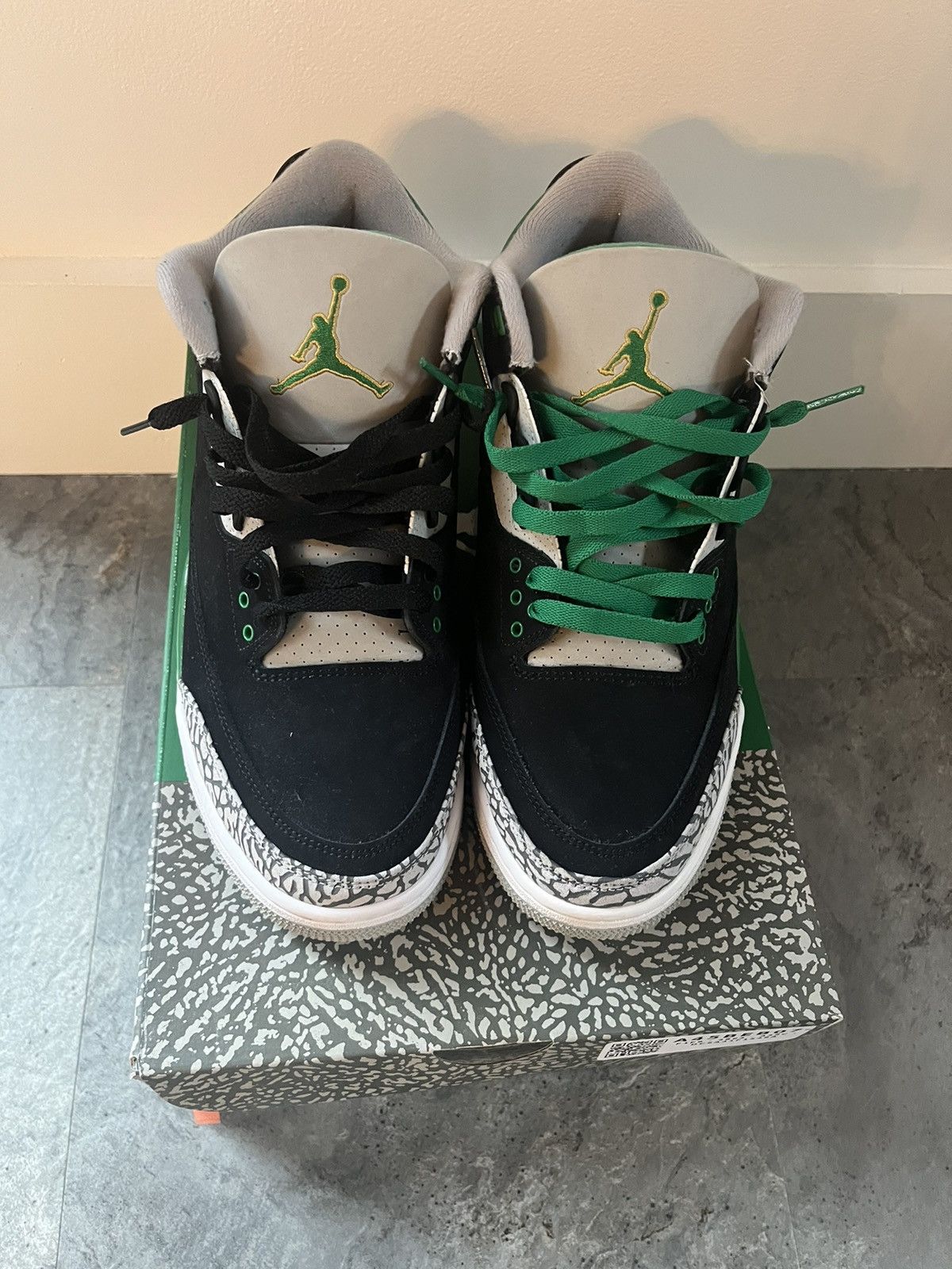 Jordan Brand × Nike Jordan 3 Retro pine green Size US 9 / EU 42 - 1 Thumbnail
