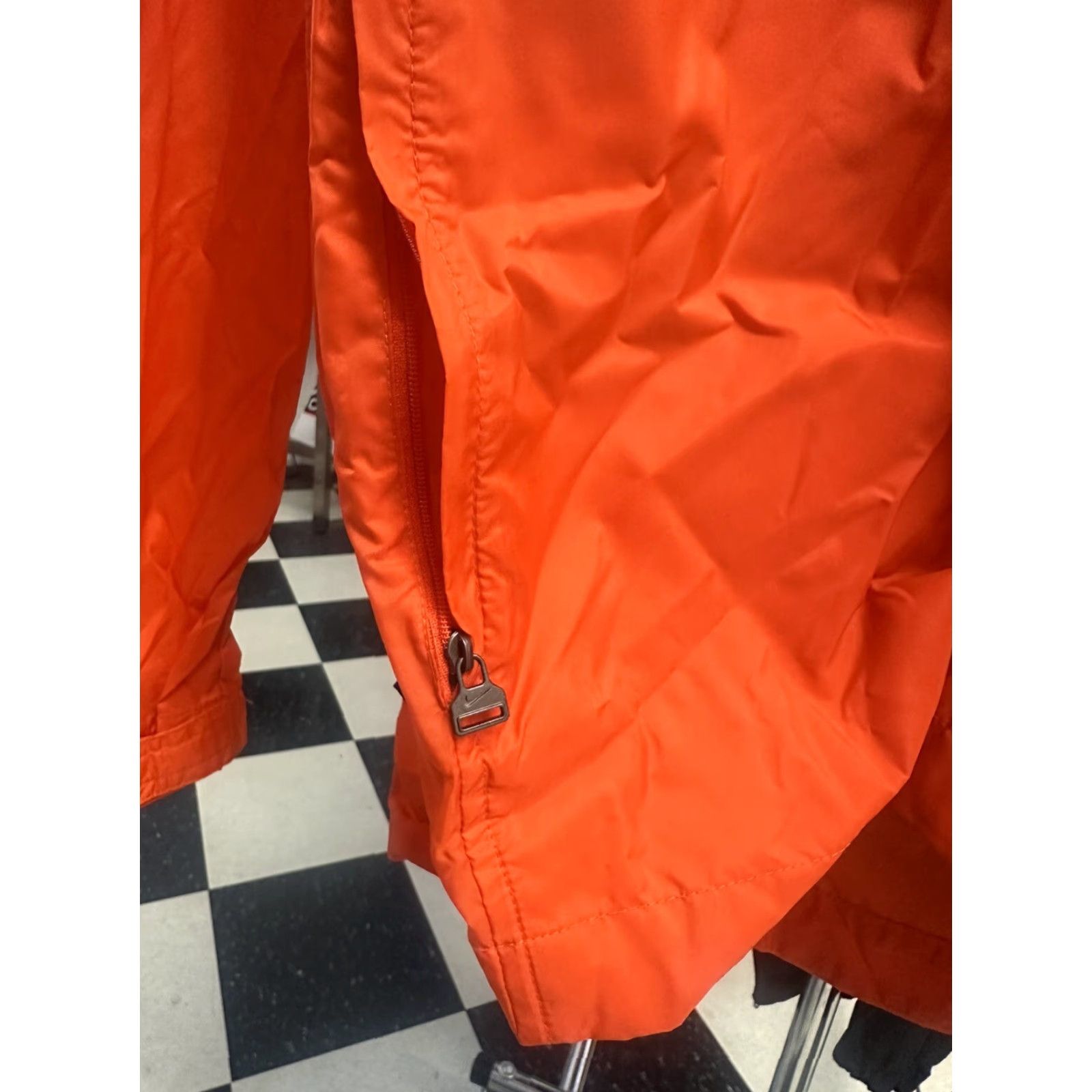 Nike VINTAGE Nike Windbreaker Jacket Mens L Orange 00s Y2K Silver Tag Full Zip Pockets Nike Swoosh Size US L / EU 52-54 / 3 - 4 Thumbnail