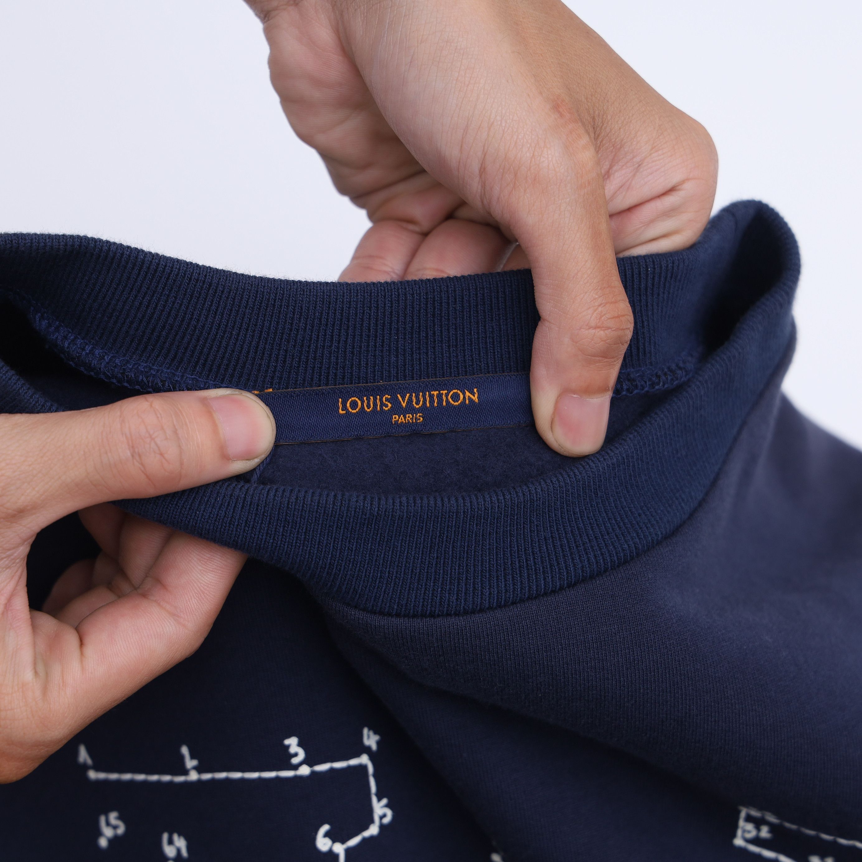 Louis Vuitton LOUIS VUITTON Stitch Print Embroidered Sweatshirt Size US M / EU 48-50 / 2 - 4 Thumbnail