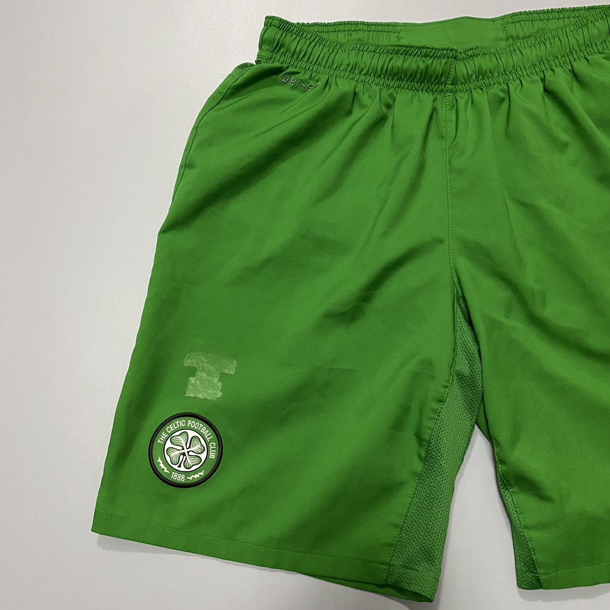 Nike Nike FC Celtic 2010-2011 Green Shorts Mens Size M Size US 32 / EU 48 - 2 Thumbnail