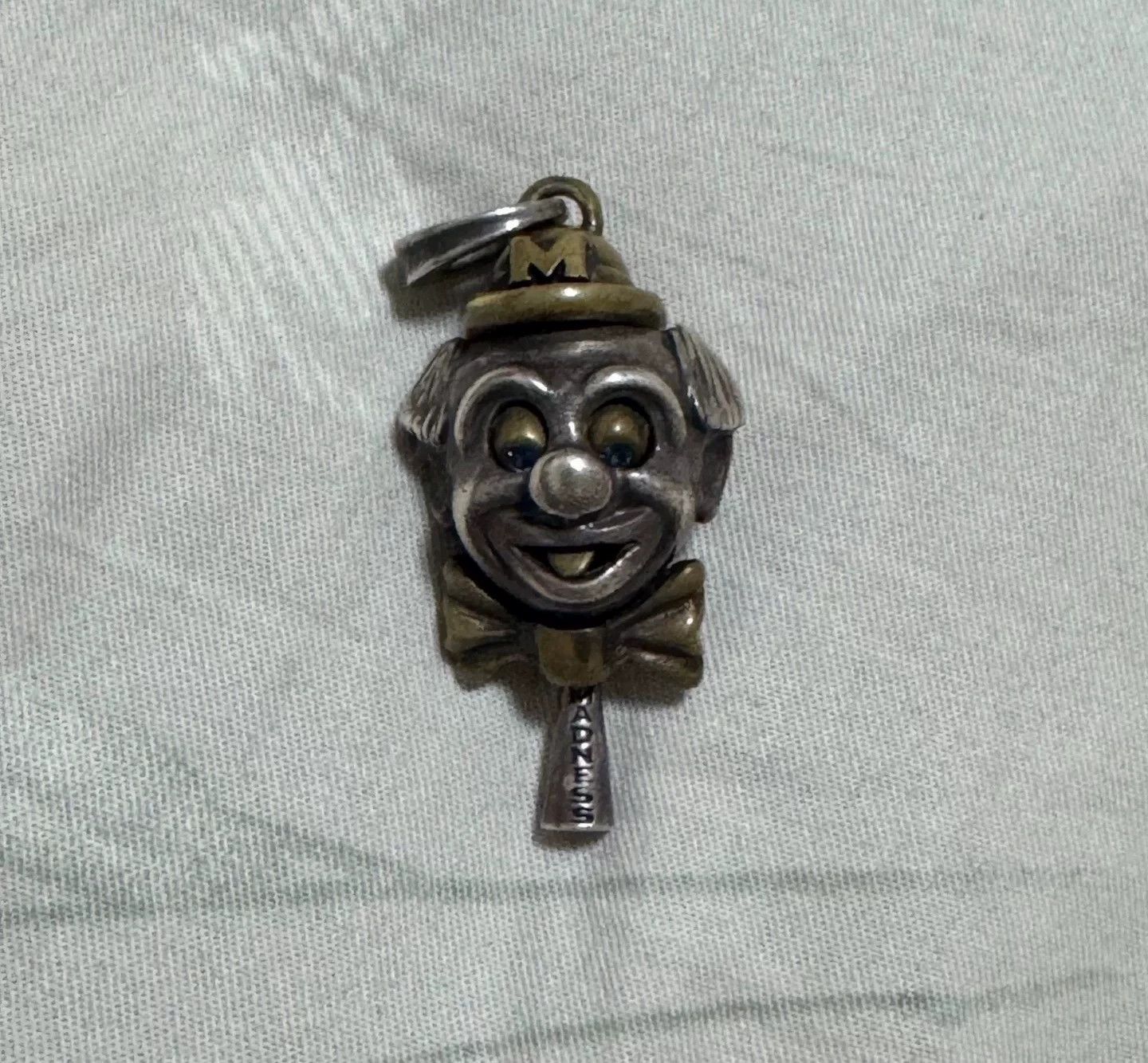Madness Madness Peanuts x Edison Chen Joker Silver Charm Tongue-Out Size ONE SIZE - 1 Thumbnail