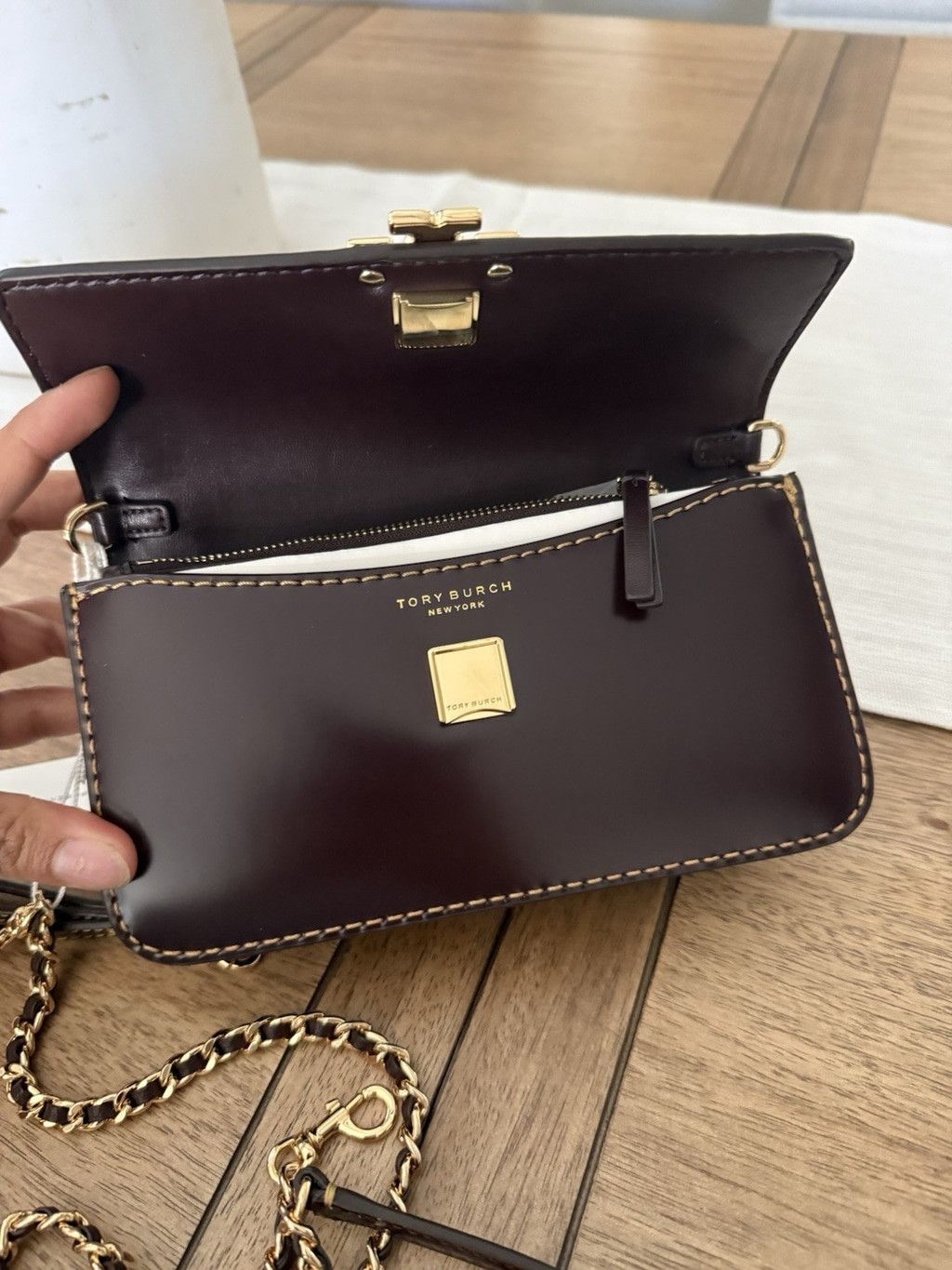 Tory Burch TORY BURCH BRITTEN PATENT CHAIN WALLET W. WRISTLET Size ONE SIZE - 5 Thumbnail
