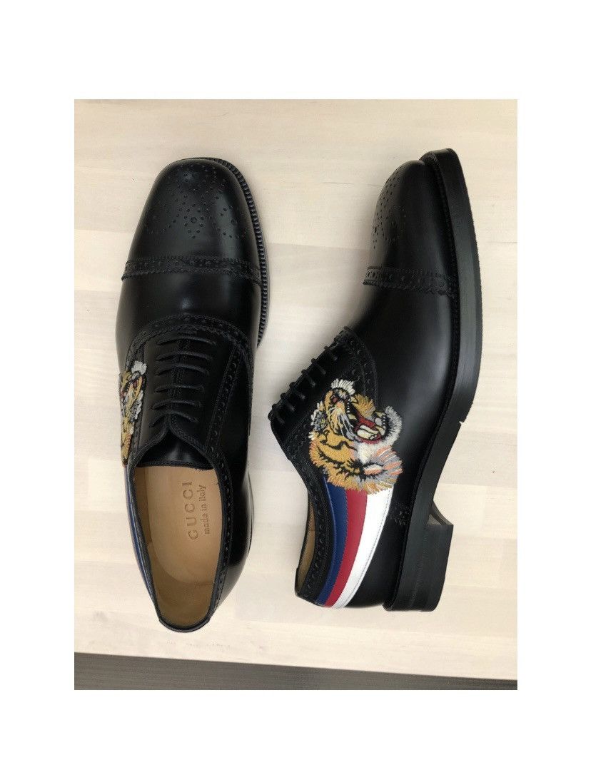 Gucci GUCCI 🇮🇹 Nero Roaring Kitty Badge Side Broge Oxfords 9.5 NIB Size US 9.5 / EU 42-43 - 4 Thumbnail