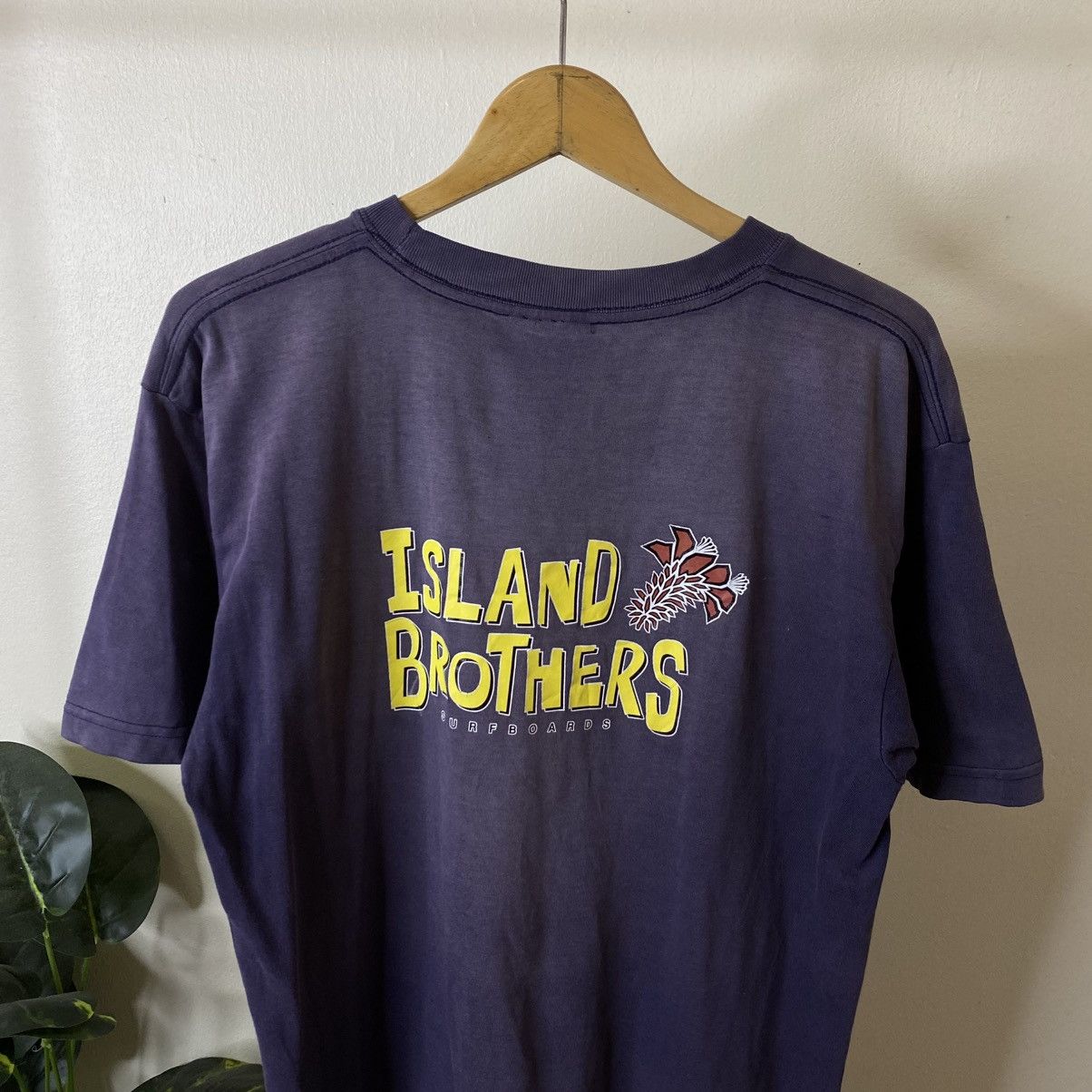 Vintage 1990s Island Brothers Surfboards Sunfaded T Shirt Surfing Size US L / EU 52-54 / 3 - 3 Thumbnail