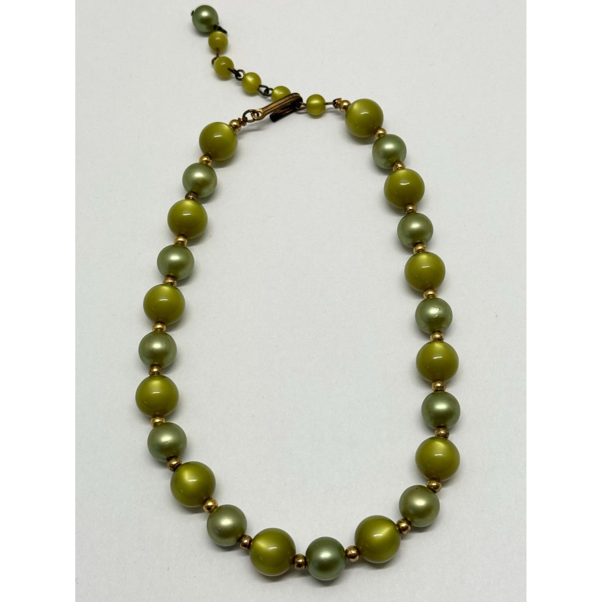 Vintage Vintage green moon glow beaded necklace Size ONE SIZE - 1 Thumbnail