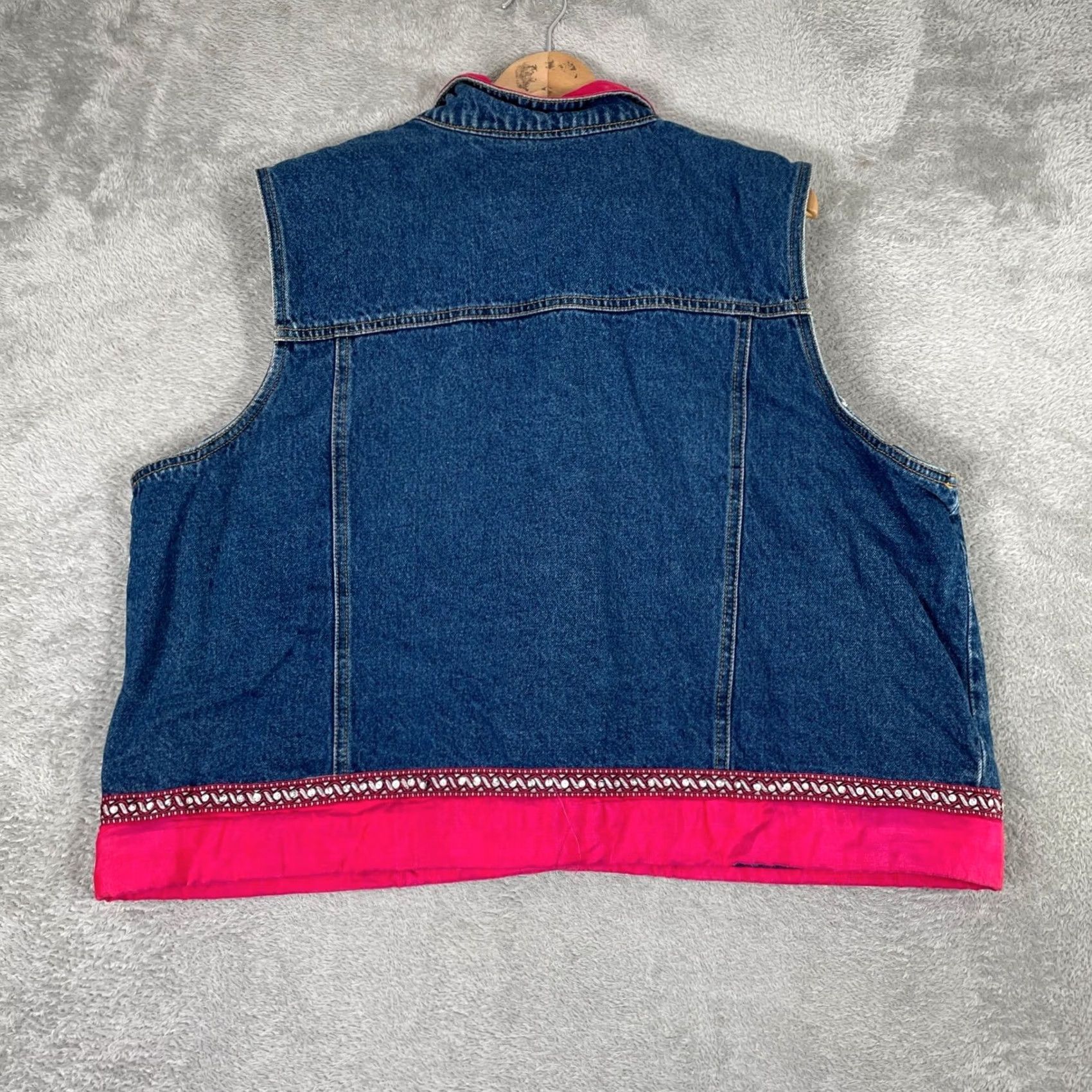 Denime VINTAGE BACCINI Denim Vest Womens 22W Plus Blue Pink Contrast Trim Embroidered Sleeveless Button Down Western Boho 90s Casual Jacket Womens Size 3XL / US 20-22 - 2 Thumbnail