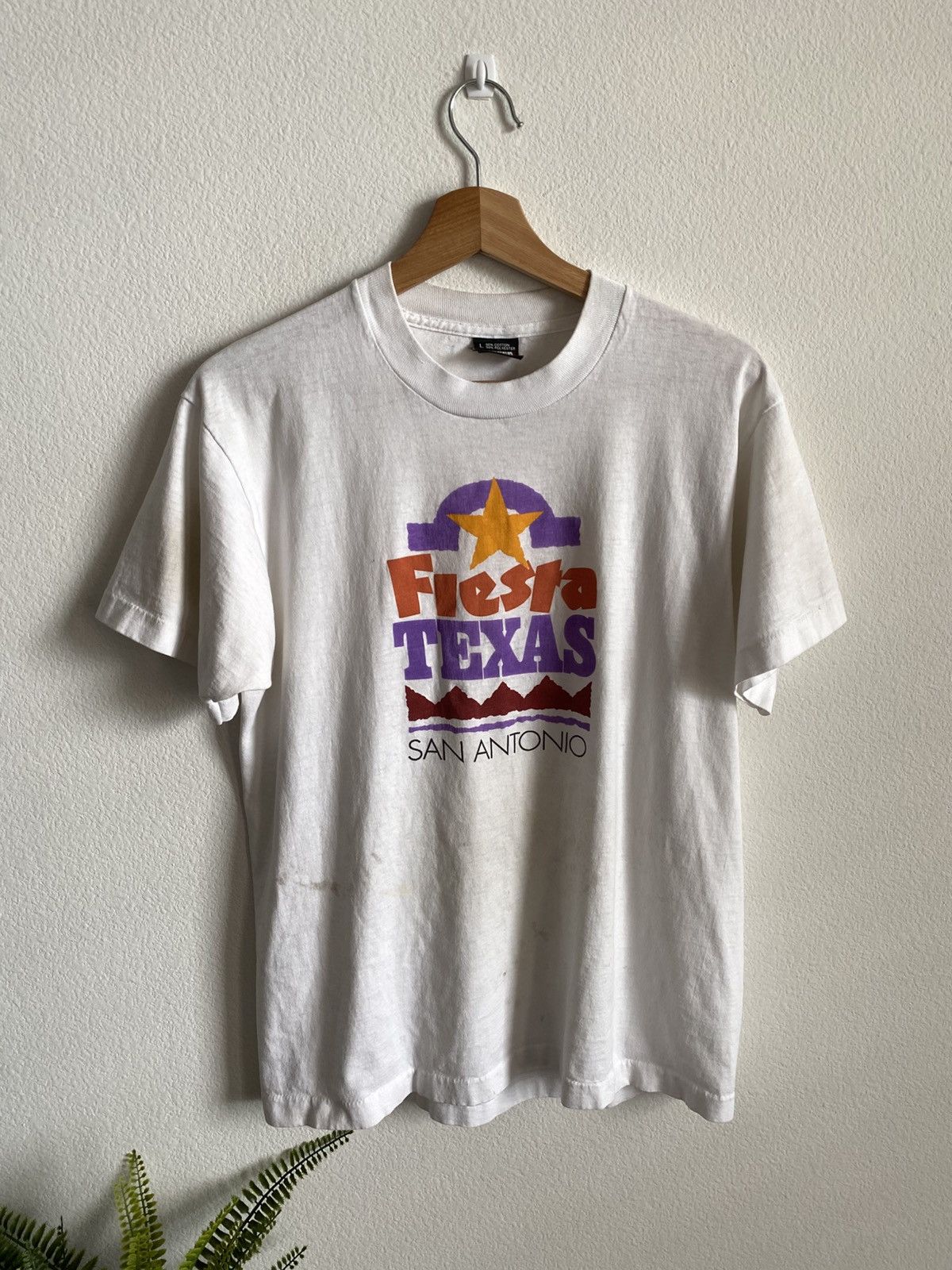 Vintage Vintage 90s Fiesta Texas San Antonio Single Stitch Tee Size US L / EU 52-54 / 3 - 1 Thumbnail