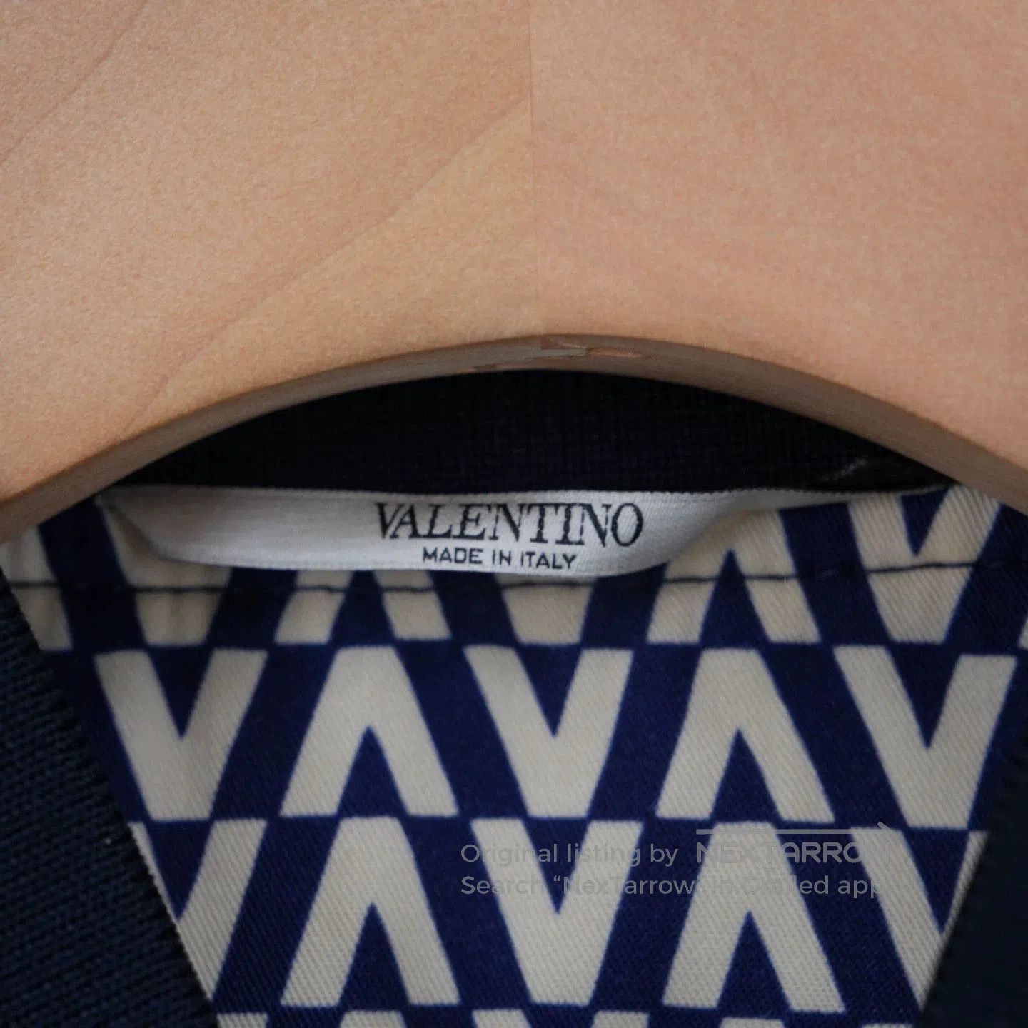 Valentino Valentino V Logo Print Jacket. Size US XS / EU 42 / 0 - 6 Thumbnail