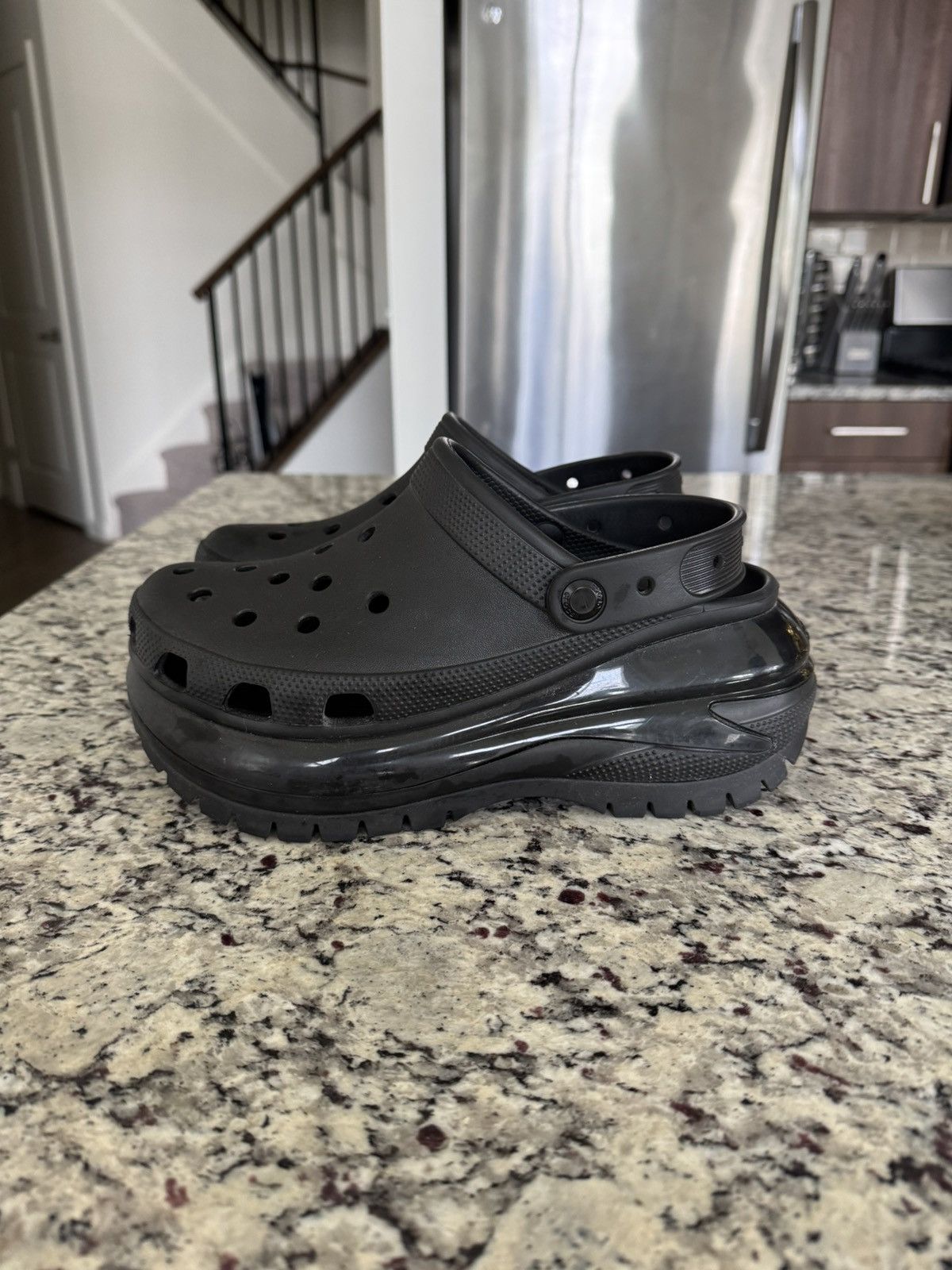 Crocs Crocs Mega Crush Clog Size US 8 / EU 41 - 1 Thumbnail
