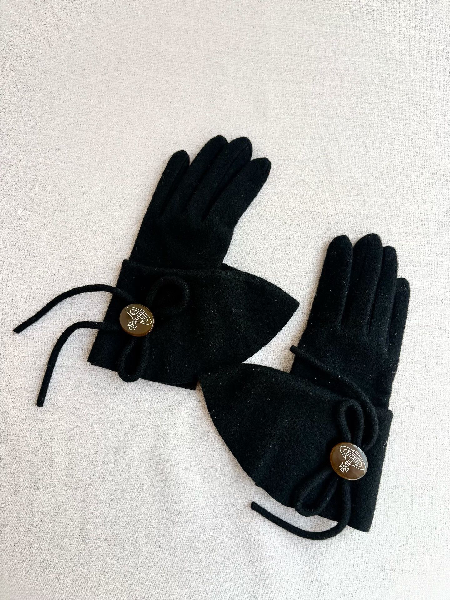 Vivienne Westwood Vivienne Westwood Vintage Saturn Button Gloves Size ONE SIZE - 1 Thumbnail