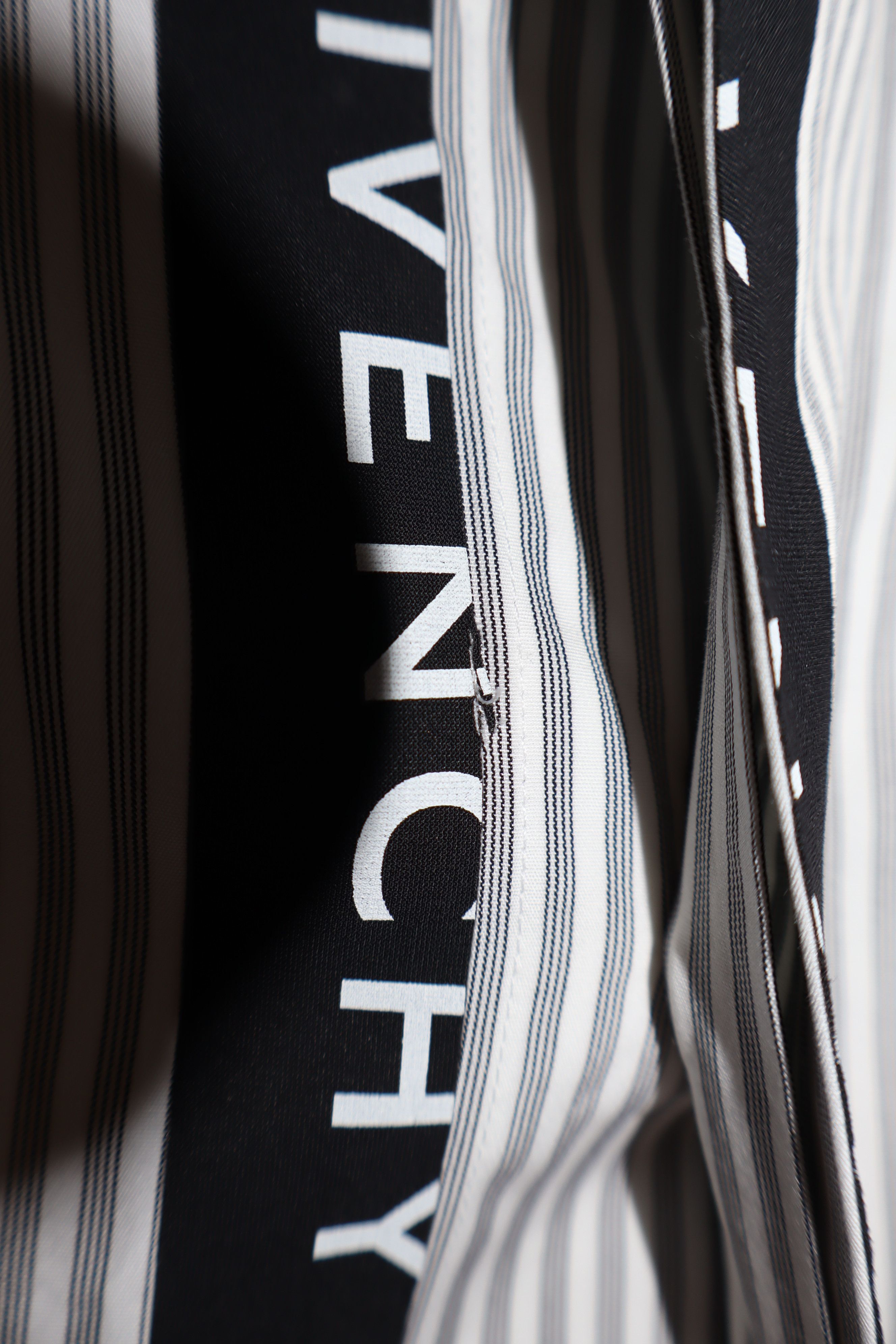 Givenchy Logo tape oversized shirt Size US L / EU 52-54 / 3 - 8 Thumbnail