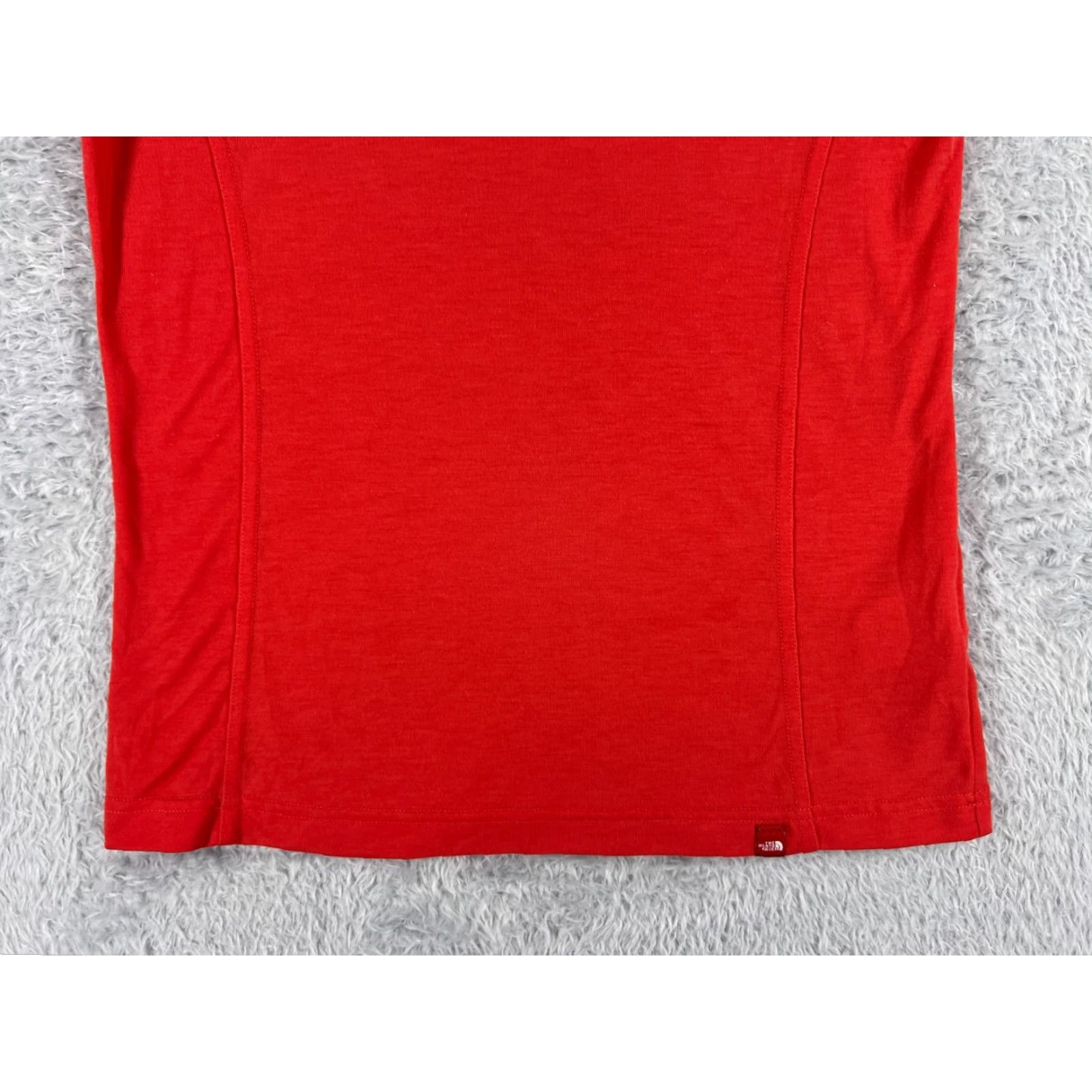 The North Face The North Face Shirt Women Small Red Short Sleeve Crew Vaporwick Polyester Size S / US 4 / IT 40 - 5 Thumbnail