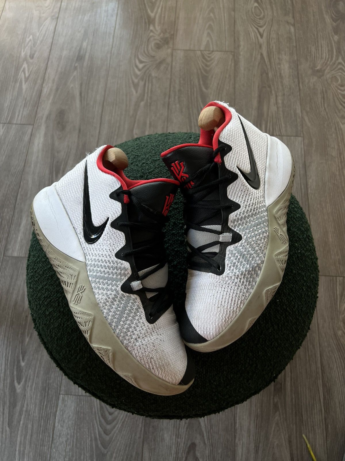 Nike Nike Kyrie Flytrap White/ Black/ Red Pro Basketball Sneakers Size US 10 / EU 43 - 12 Thumbnail