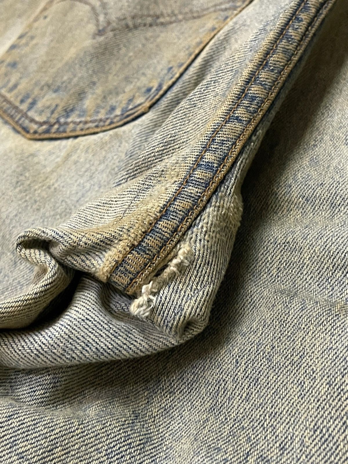 Levi's × Vintage Vintage Levis 560 Tapered Leg Loose Mud Wash Jeans Size US 35 - 17 Thumbnail