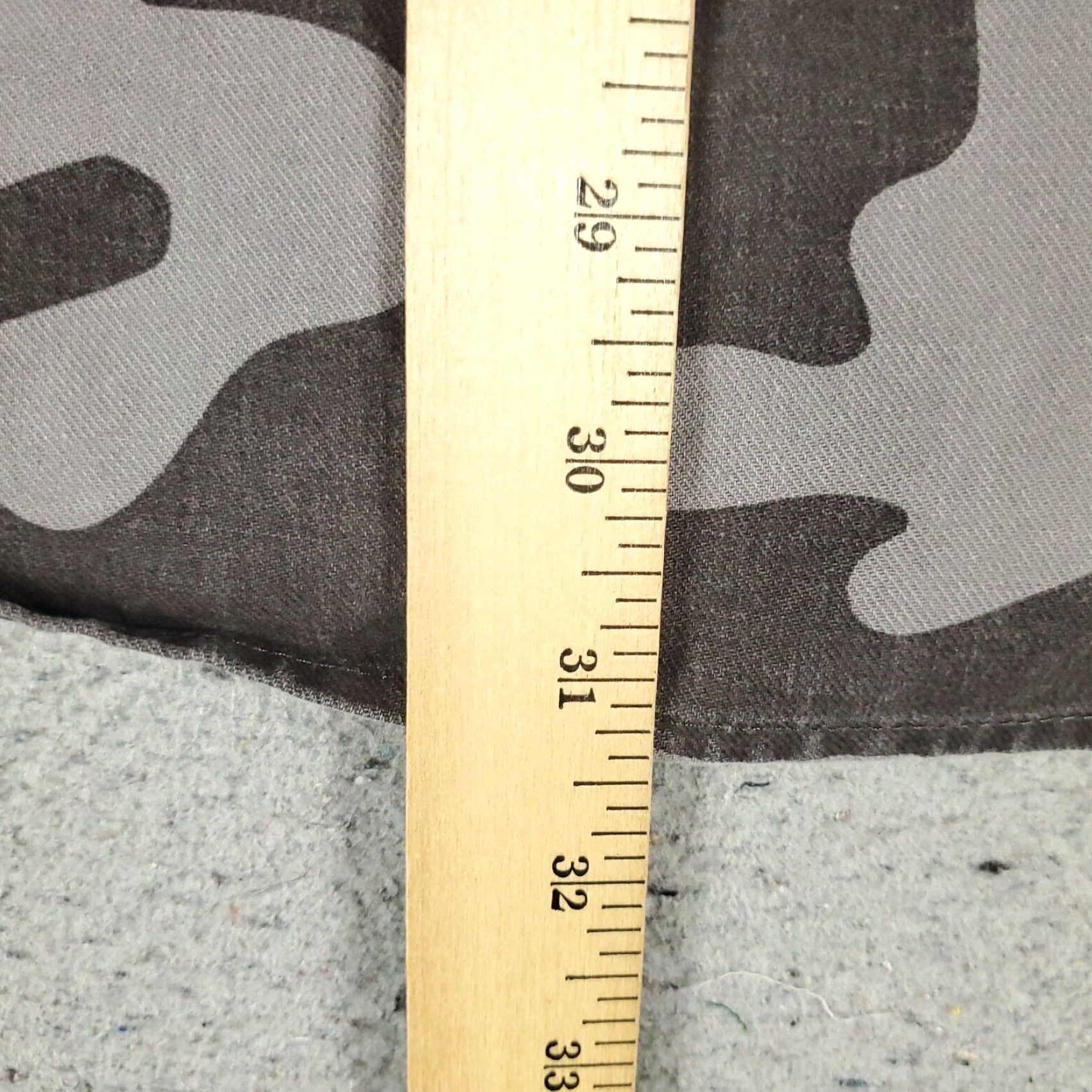 Vintage Free Assembly Shirt Mens XL Gray Camouflage Button-Up Long Sleeve Size US XL / EU 56 / 4 - 4 Thumbnail