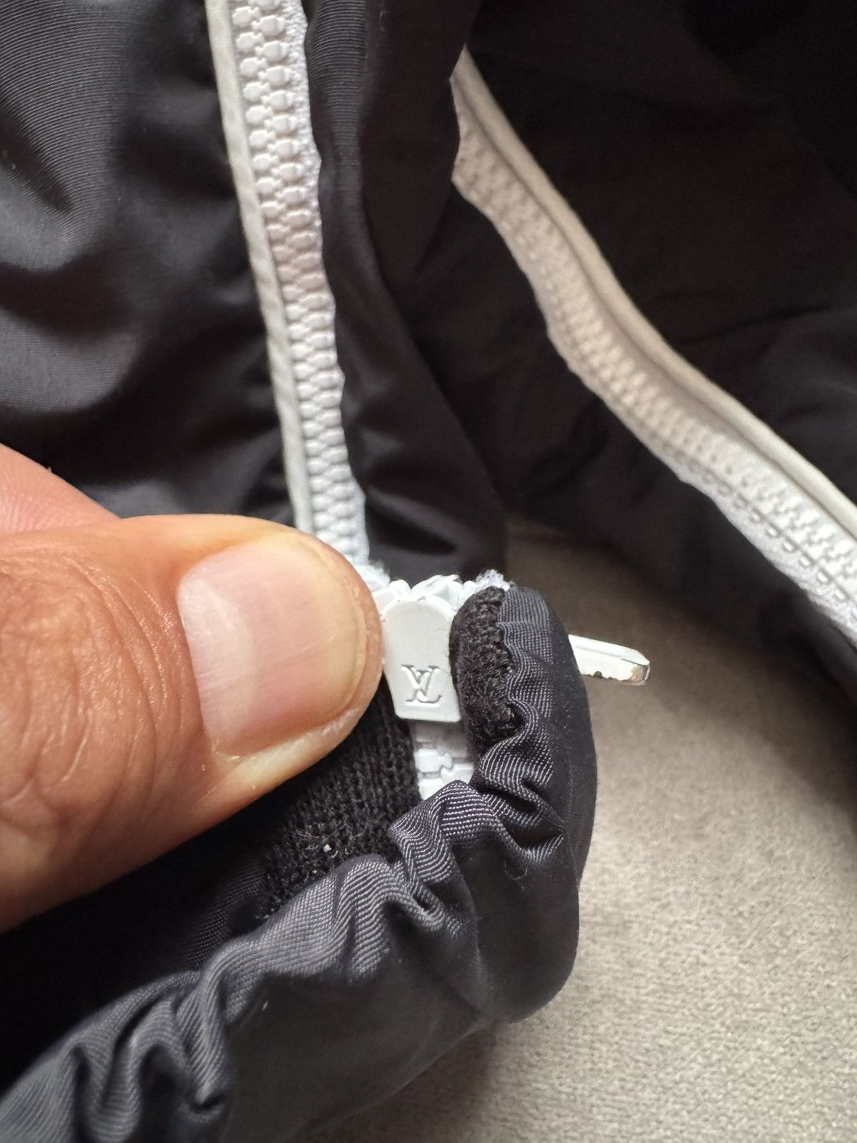 Louis Vuitton LOUIS VUITTON HYBRID NYLON JOGGER sizes in photos by tap Size US 32 / EU 48 - 18 Thumbnail