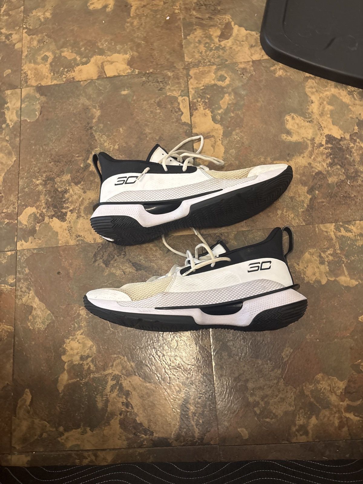 Under Armour Curry 7 White Size US 10.5 / EU 43-44 - 1 Thumbnail