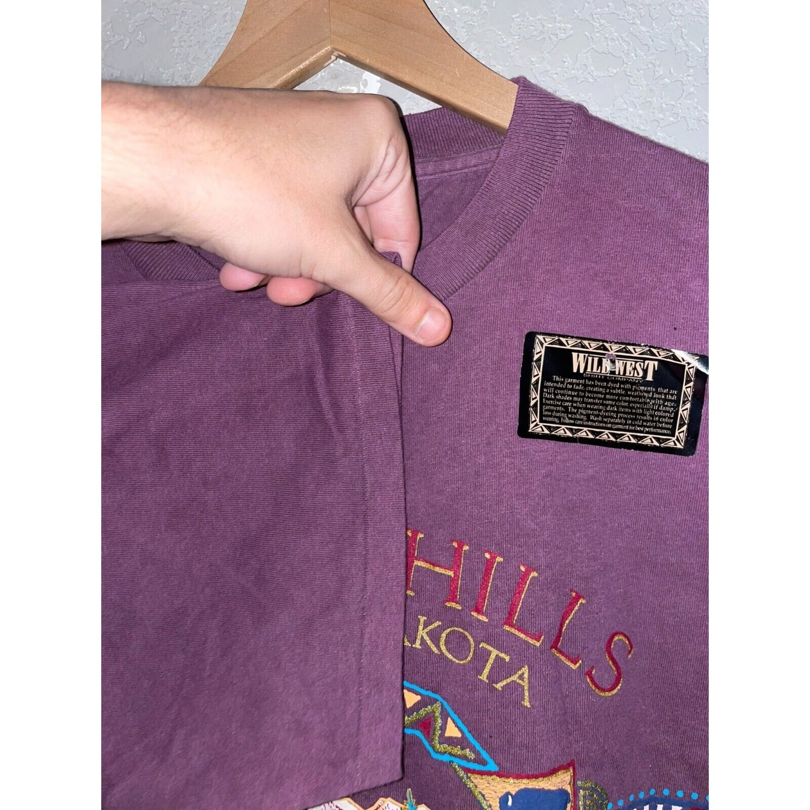Vintage Vintage Black Hills Shirt South Dakota Bison Animal Tee 90s Size US L / EU 52-54 / 3 - 10 Thumbnail