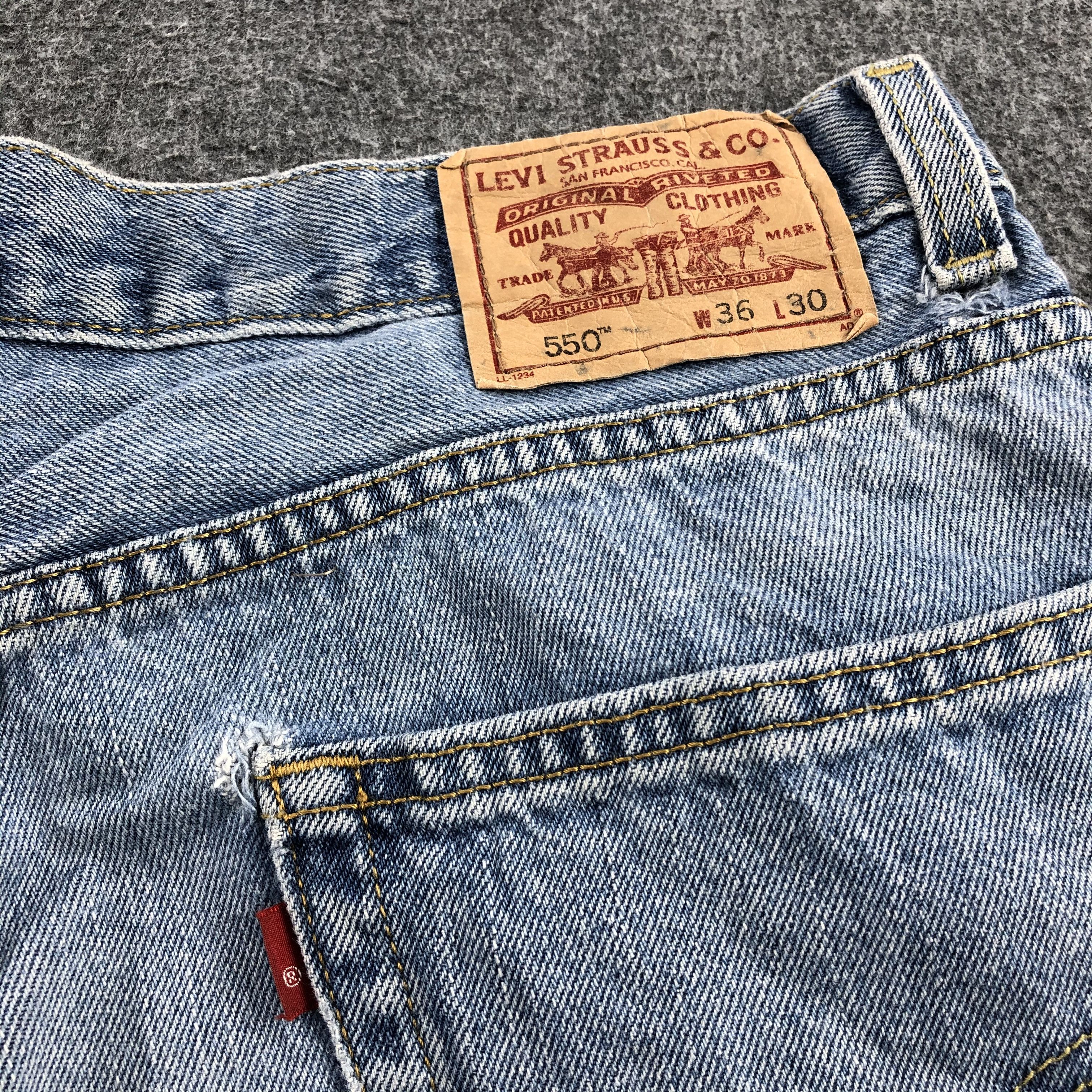 Levi's Vintage Levis 550 Jeans Blue Wash Denim KJ442 Size US 36 / EU 52 - 5 Thumbnail