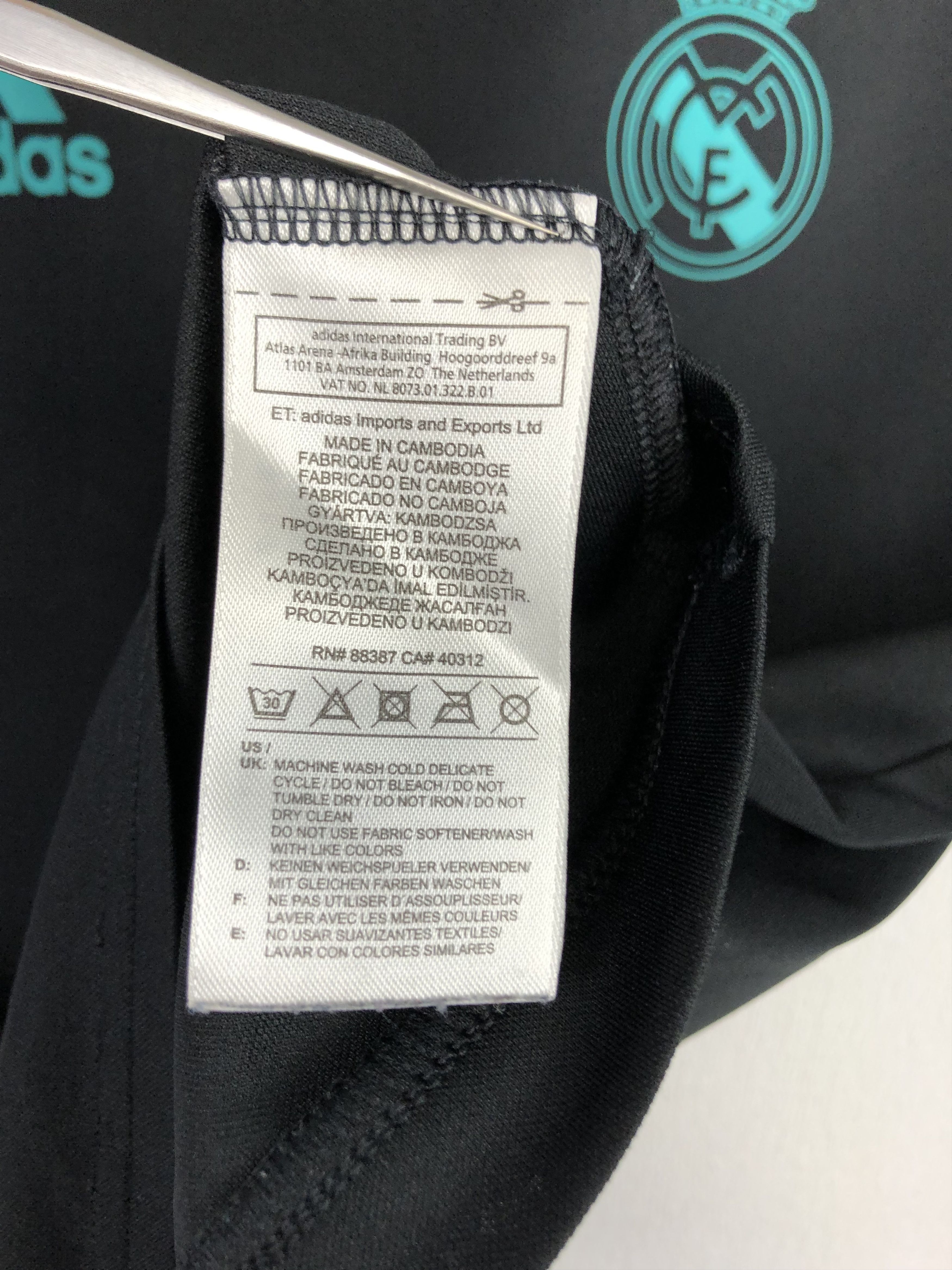 Adidas Real Madrid Football Shirt Soccer Black Jersey Adidas Size US XS / EU 42 / 0 - 6 Thumbnail