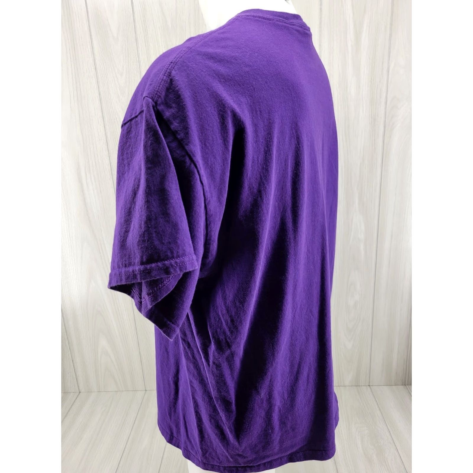 Gildan VINTAGE WKUL 92.1 FM Mens Shirt Purple XL Gildan T-Shirt Short Sleeve Button? Size US XL / EU 56 / 4 - 7 Thumbnail