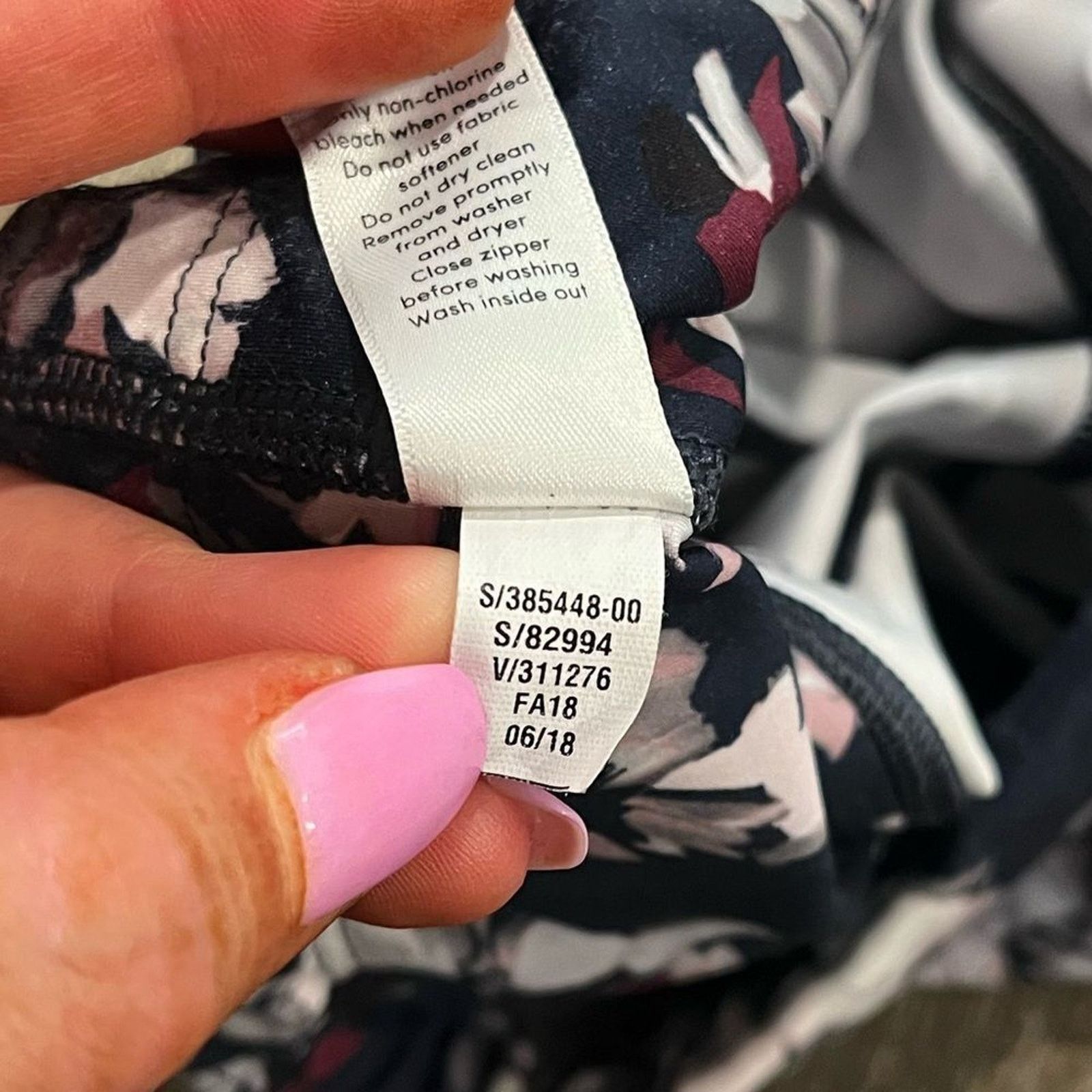 Athleta Athleta Challenge Bloom 7/8 Tight Leggings Navy Pink Floral Size 26" / US 2 / IT 38 - 5 Thumbnail
